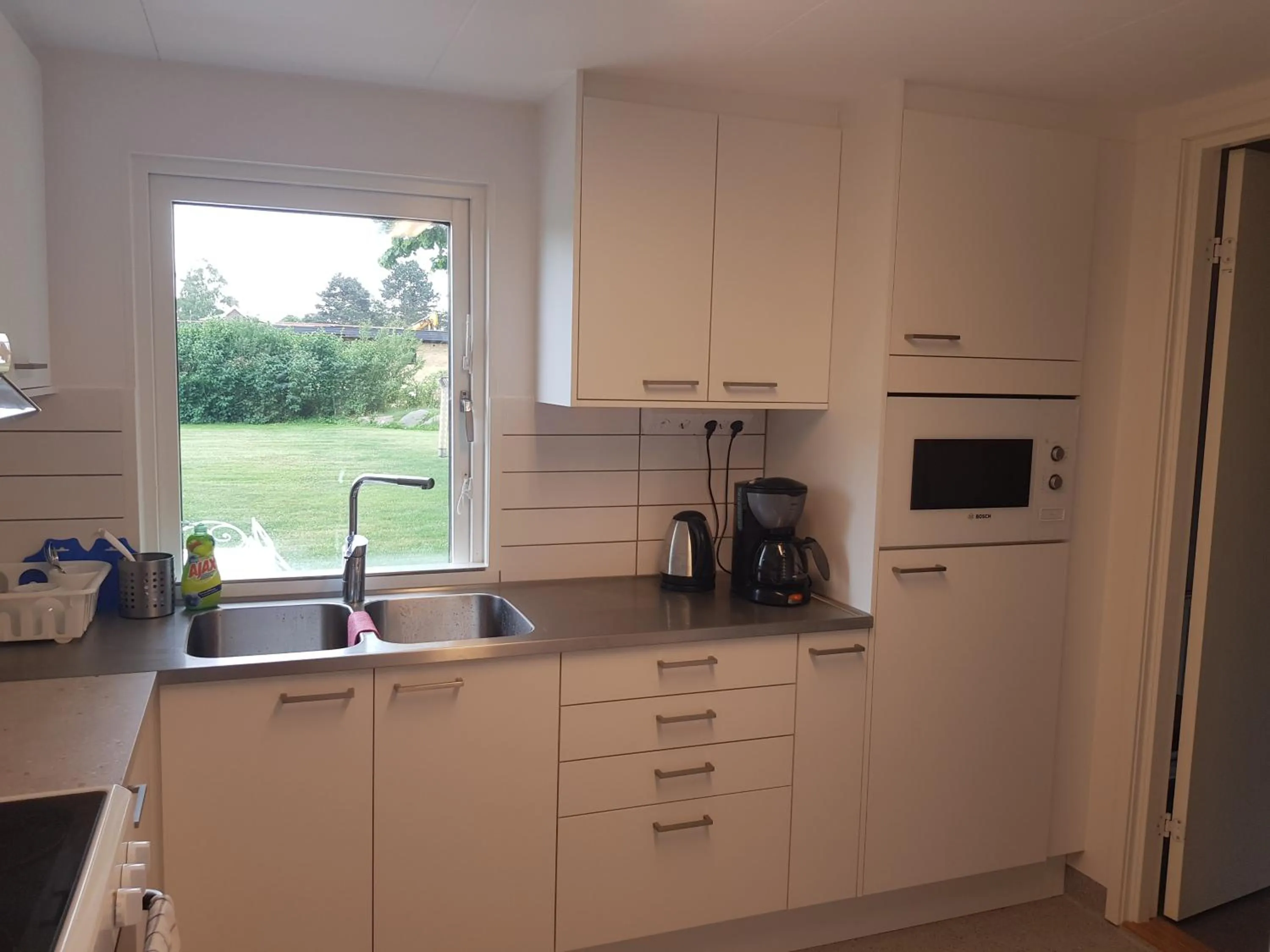 Communal kitchen in Nyckelbo Vandrarhem