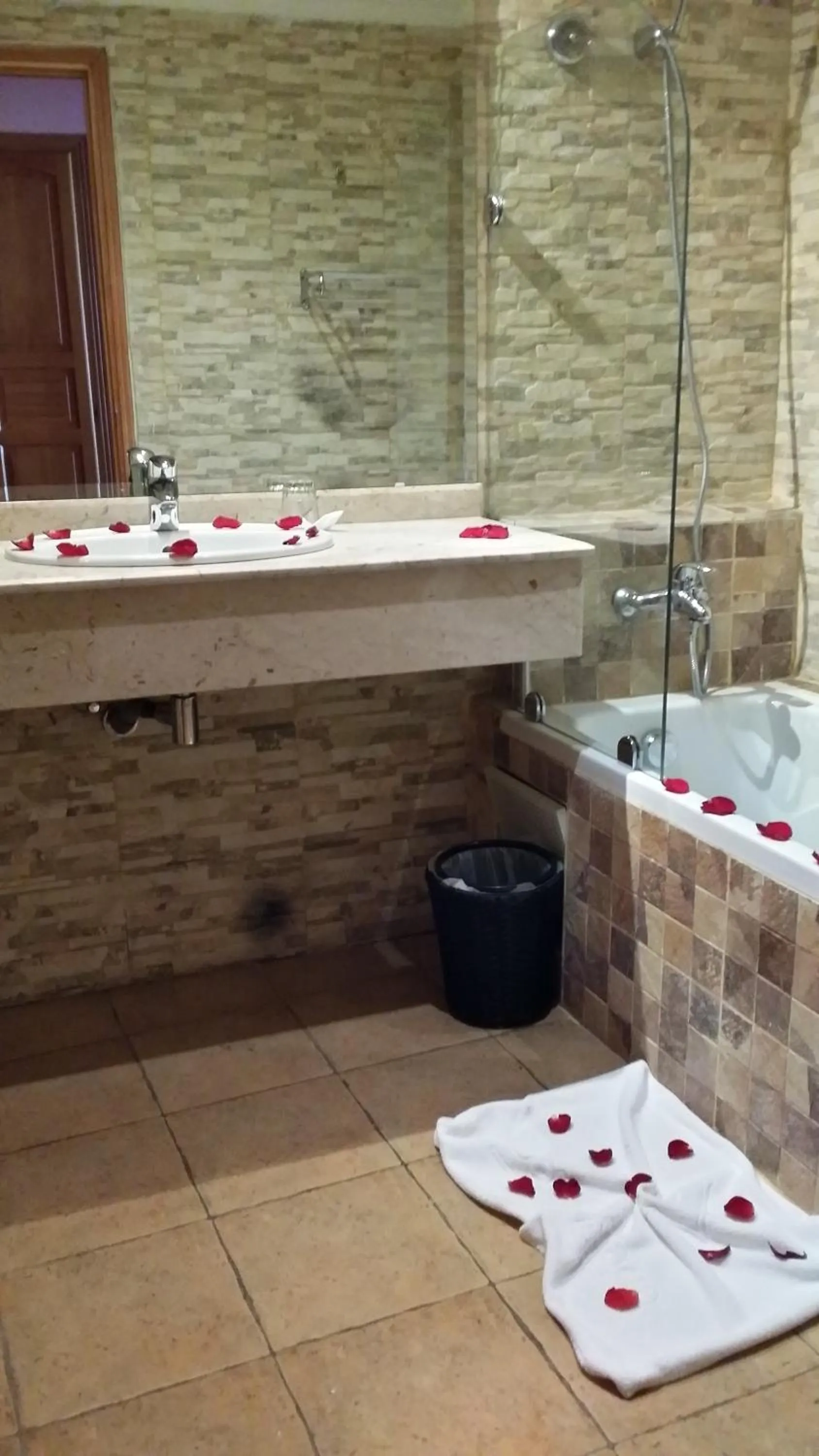 Bathroom in Hotel Dar Eddaya