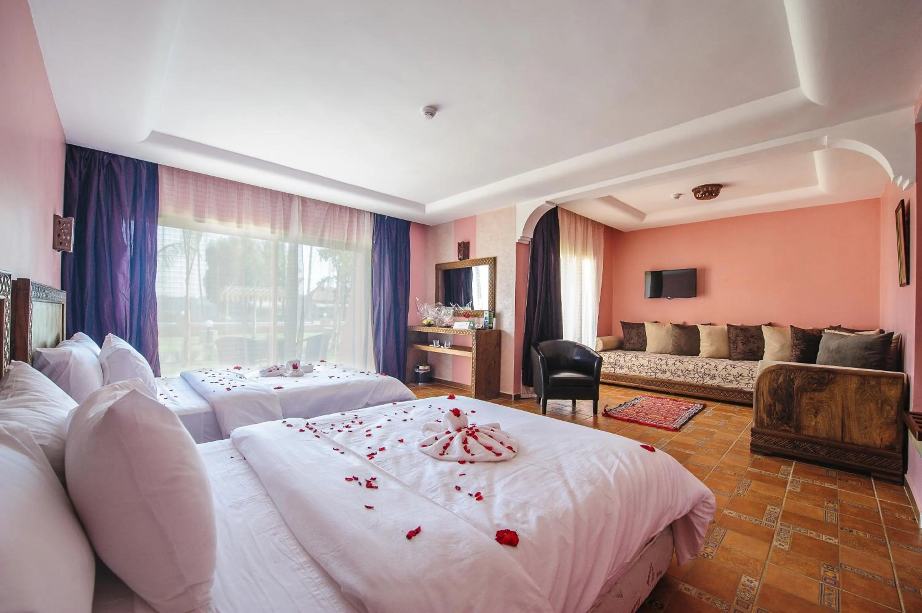 Living room, Bed in Hotel Dar Eddaya