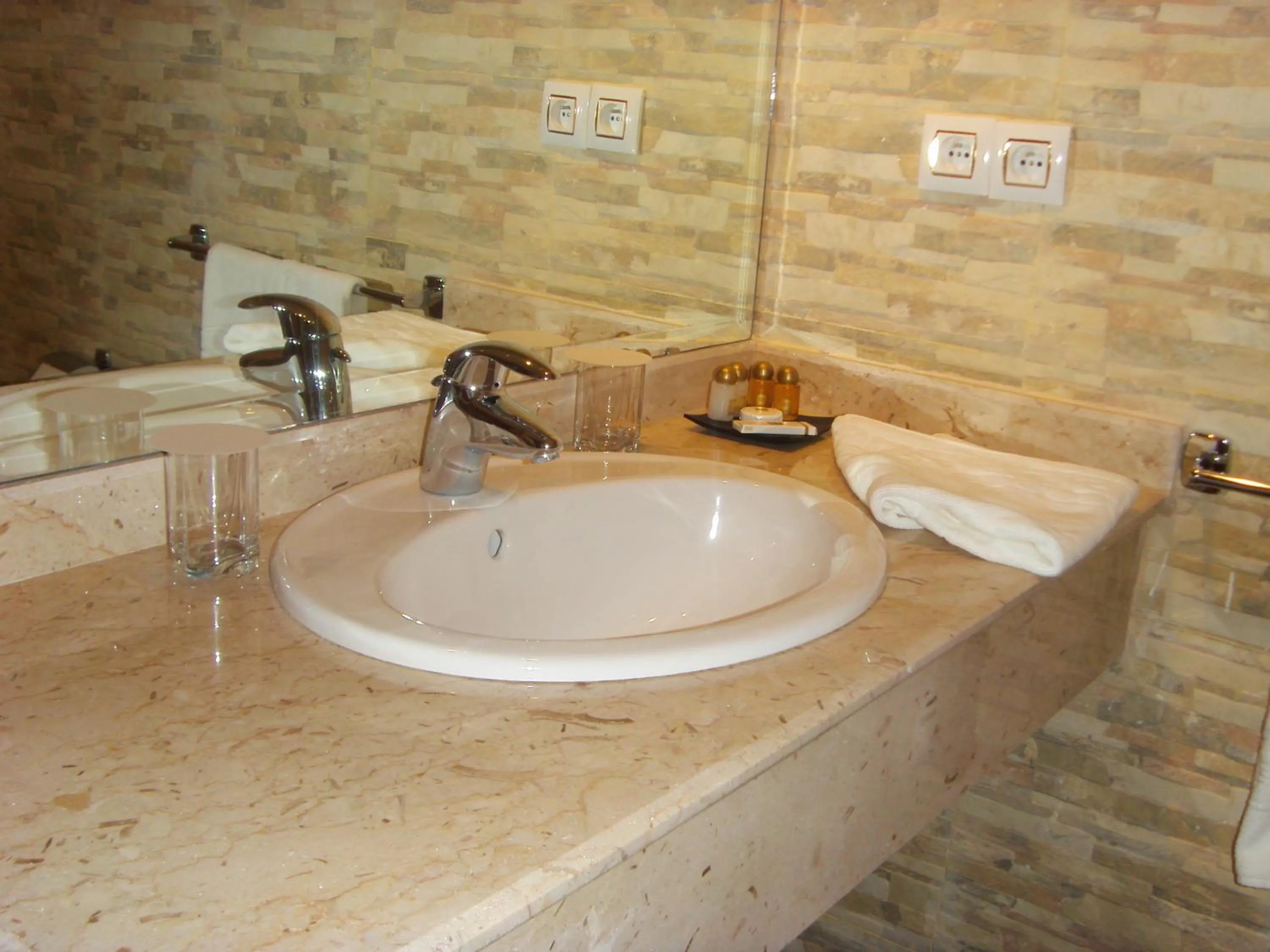 Bathroom in Hotel Dar Eddaya