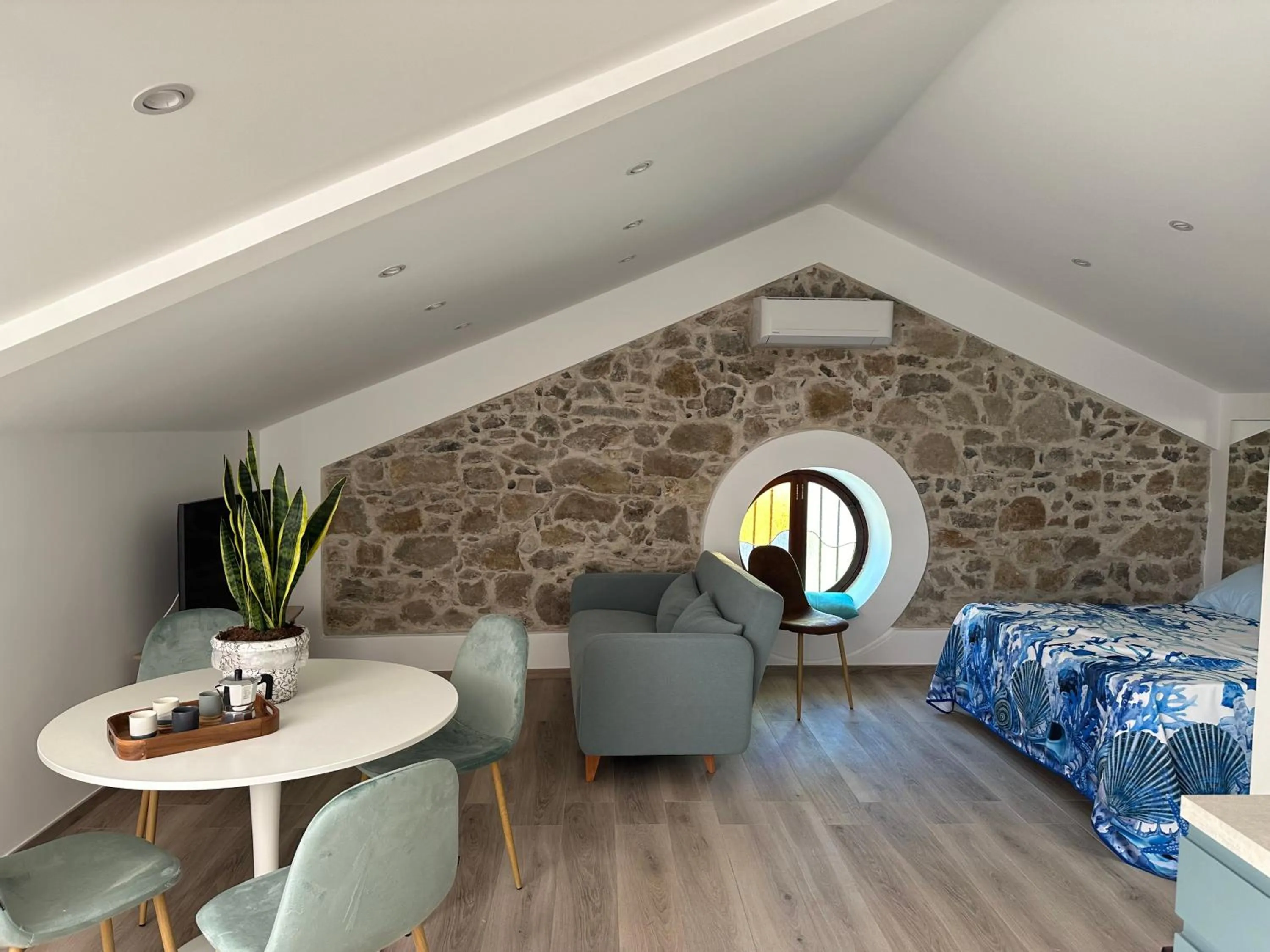 TV and multimedia, Bed in Hotel Marinella