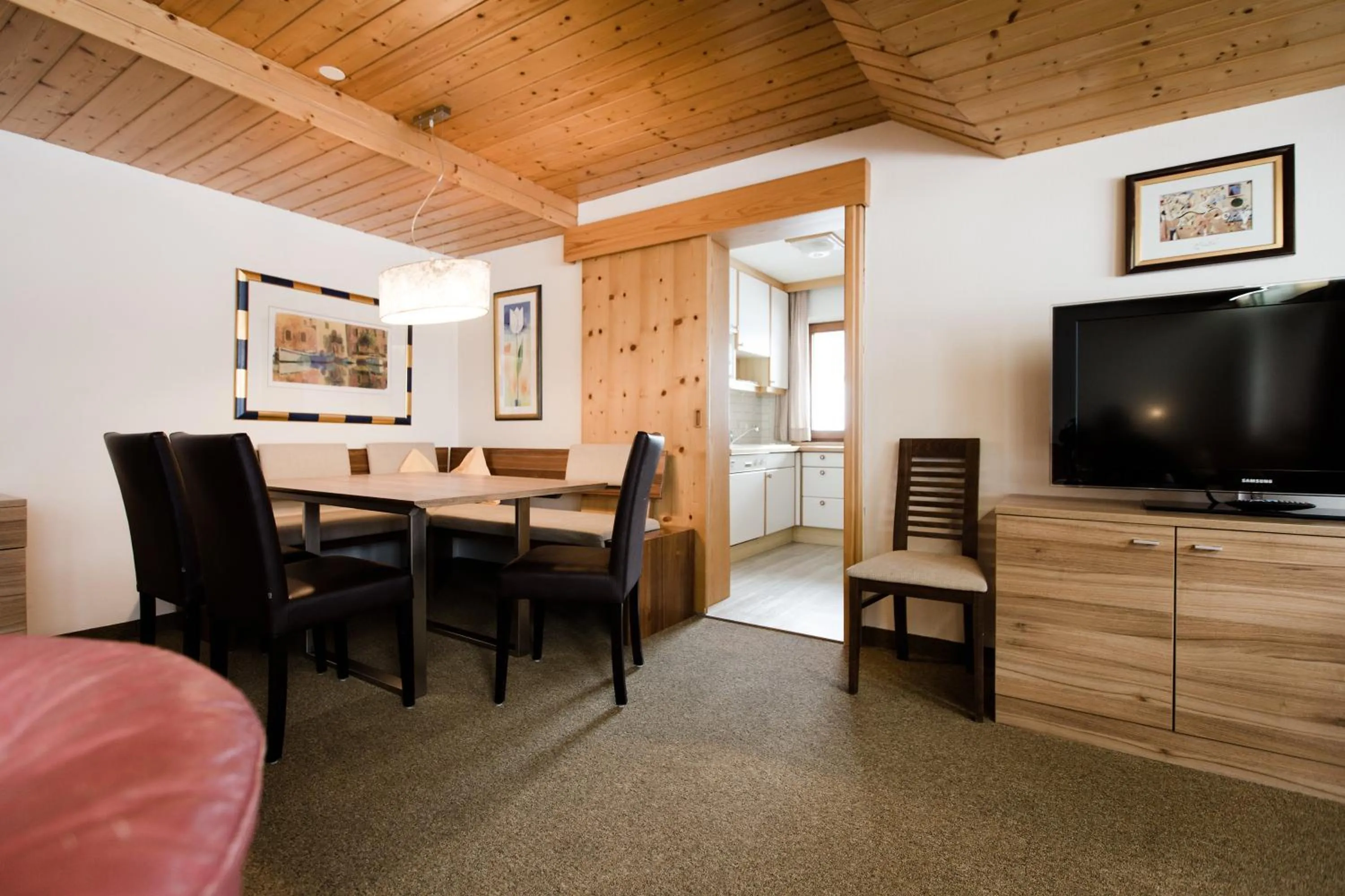 Kitchen or kitchenette in Aparthotel Dorfplatzl Garni Apartments & B&B