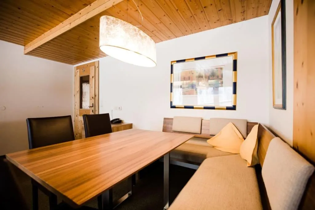 Dining area in Aparthotel Dorfplatzl Garni Apartments & B&B