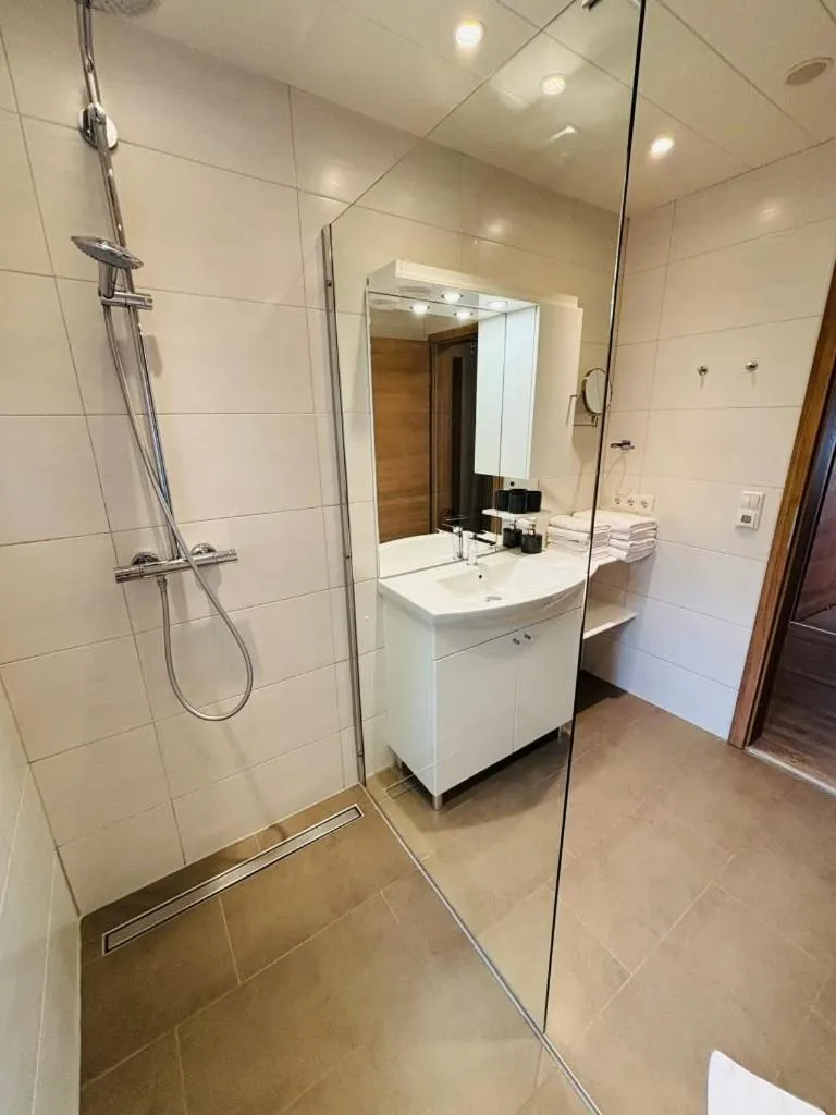 Bathroom in Aparthotel Dorfplatzl Garni Apartments & B&B