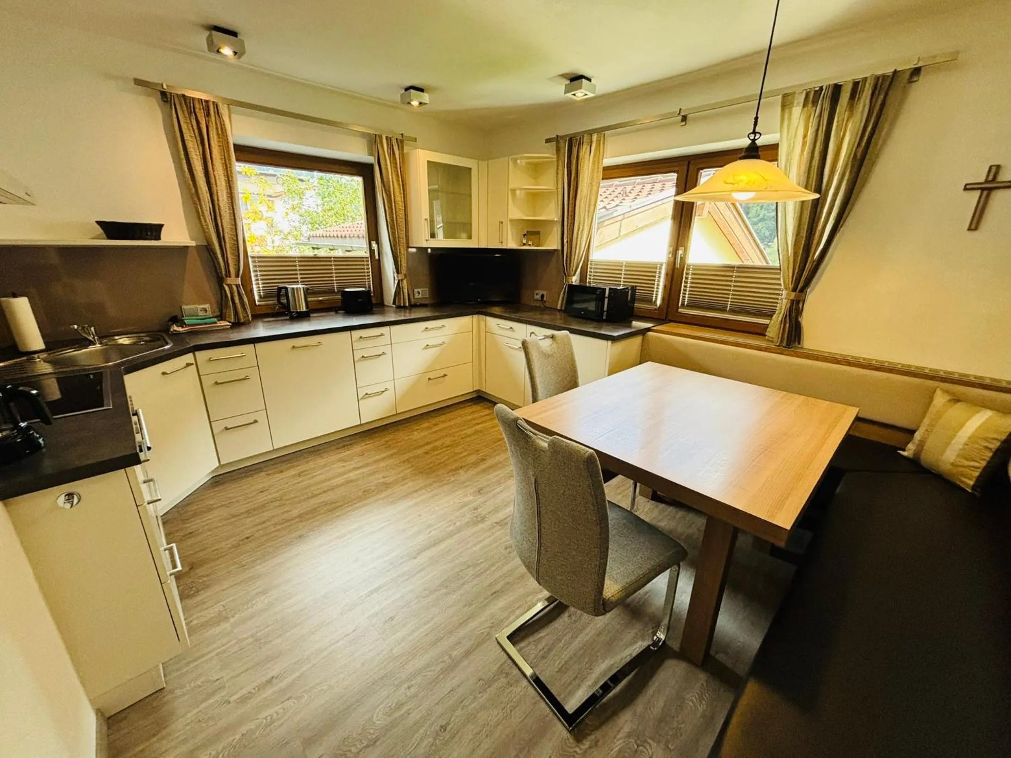 Kitchen or kitchenette in Aparthotel Dorfplatzl Garni Apartments & B&B