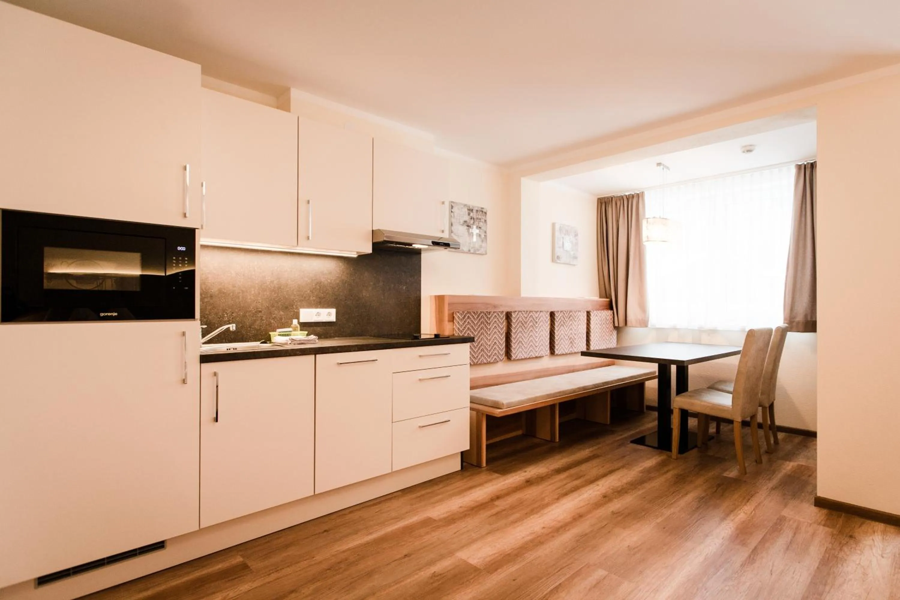 Kitchen or kitchenette in Aparthotel Dorfplatzl Garni Apartments & B&B