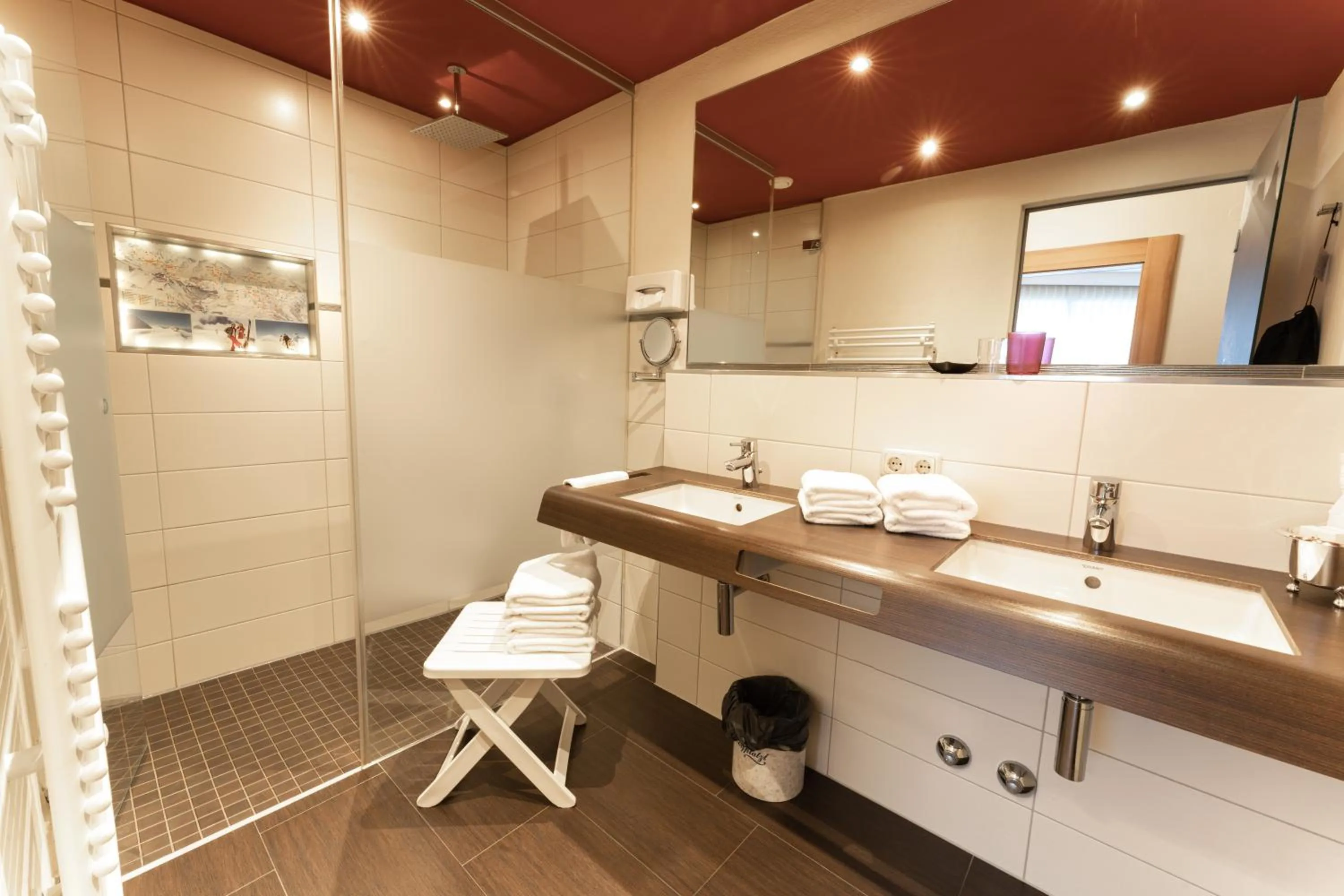 Shower in Aparthotel Dorfplatzl Garni Apartments & B&B