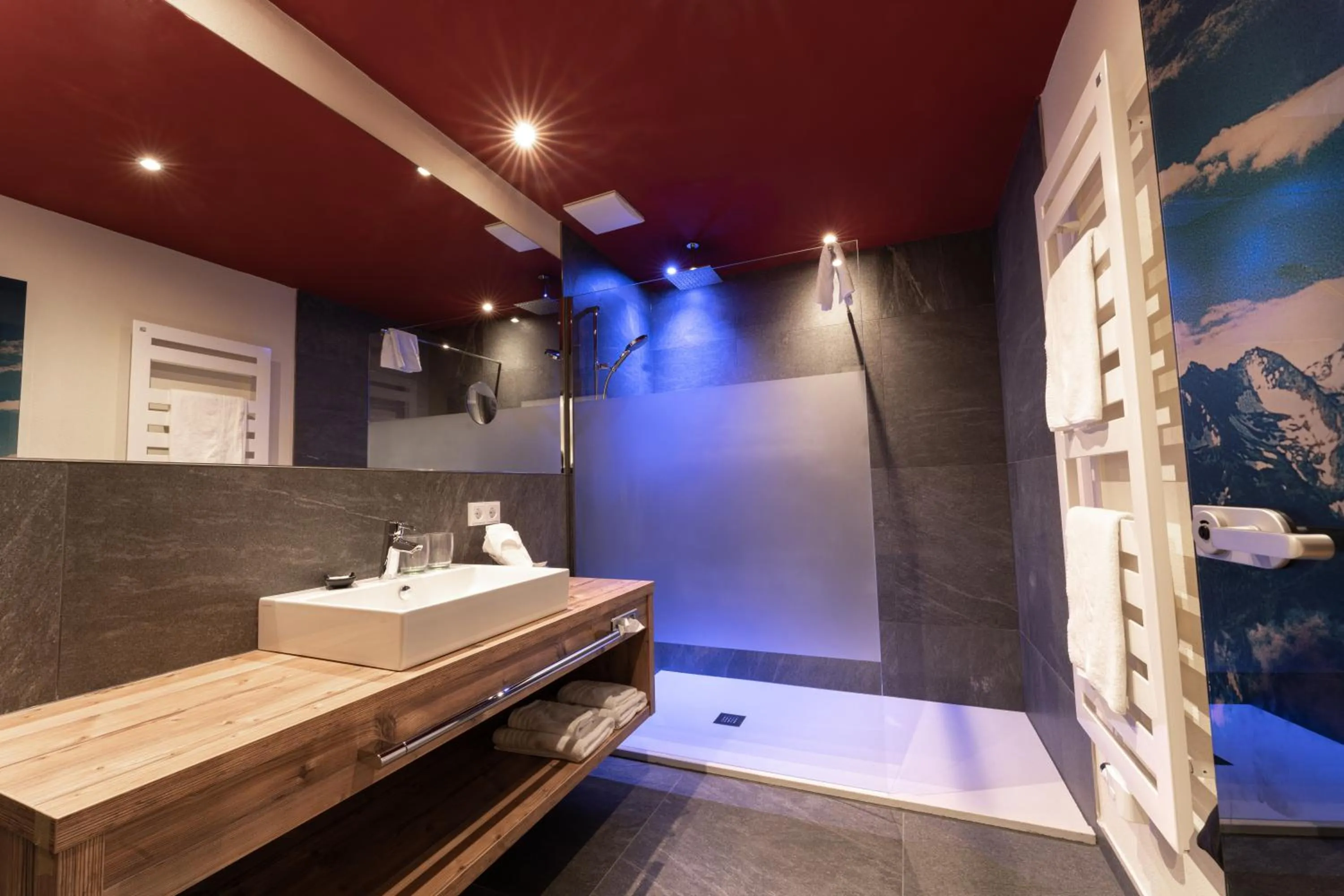 Shower in Aparthotel Dorfplatzl Garni Apartments & B&B