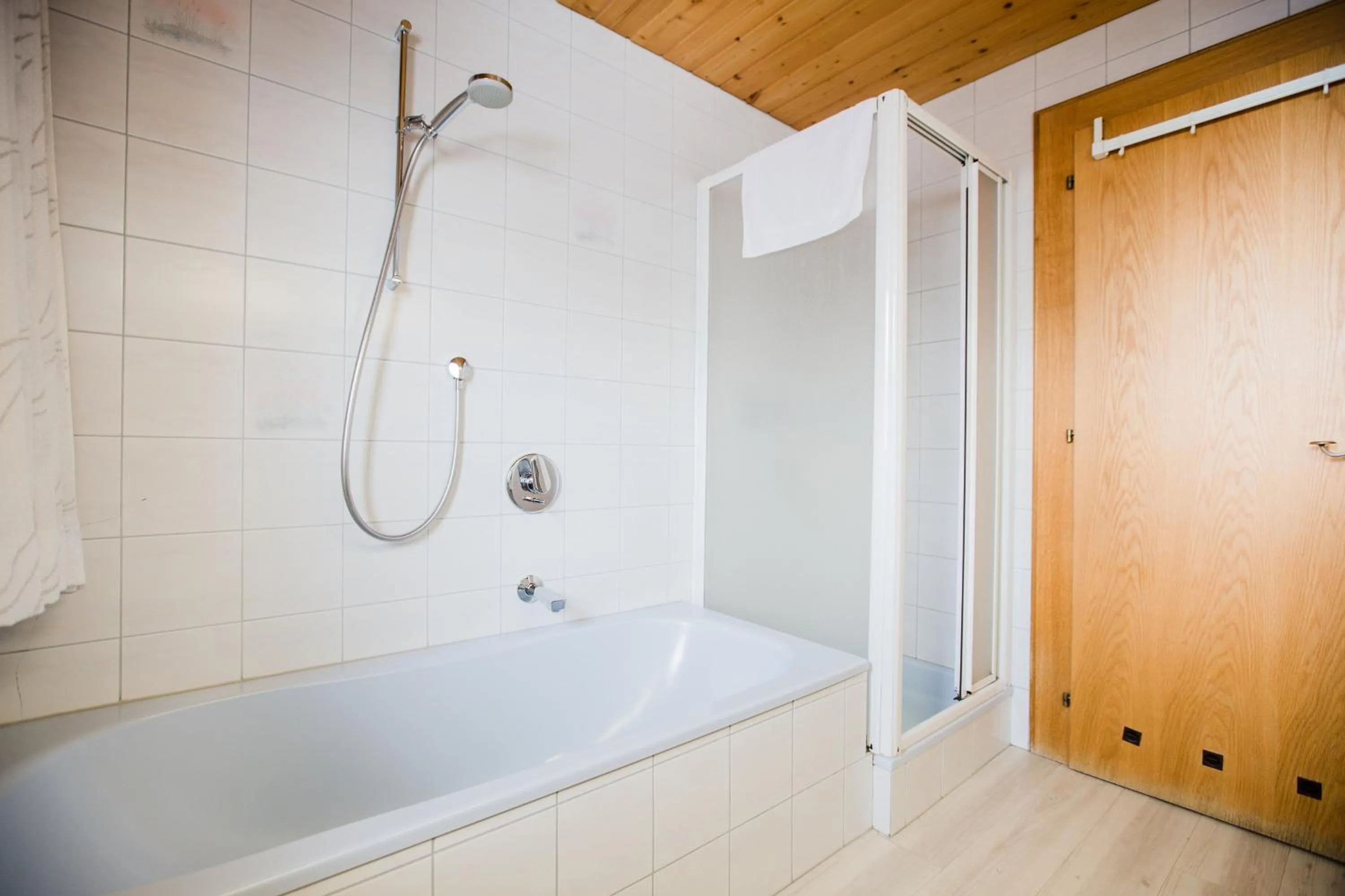 Shower in Aparthotel Dorfplatzl Garni Apartments & B&B