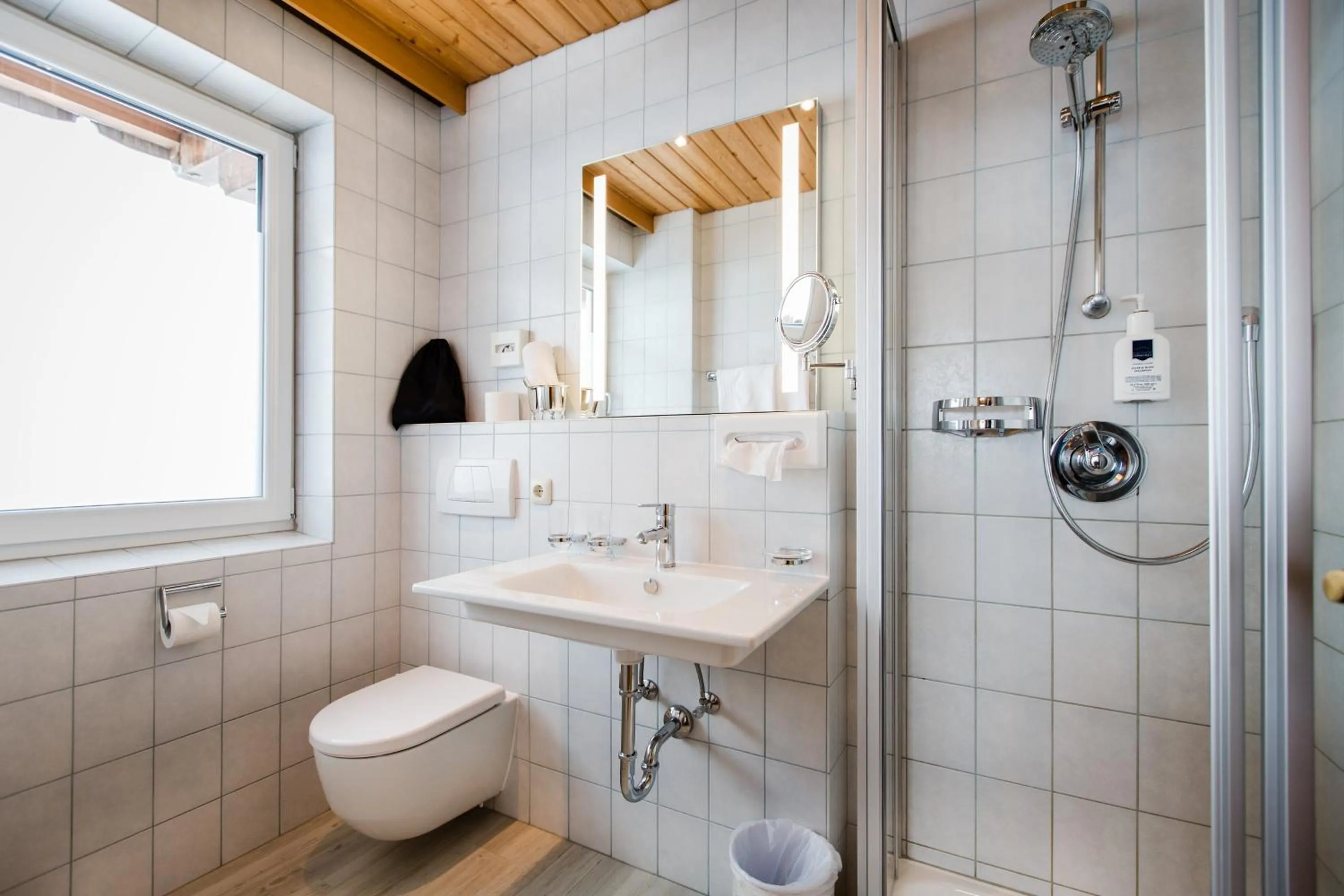 Shower in Aparthotel Dorfplatzl Garni Apartments & B&B