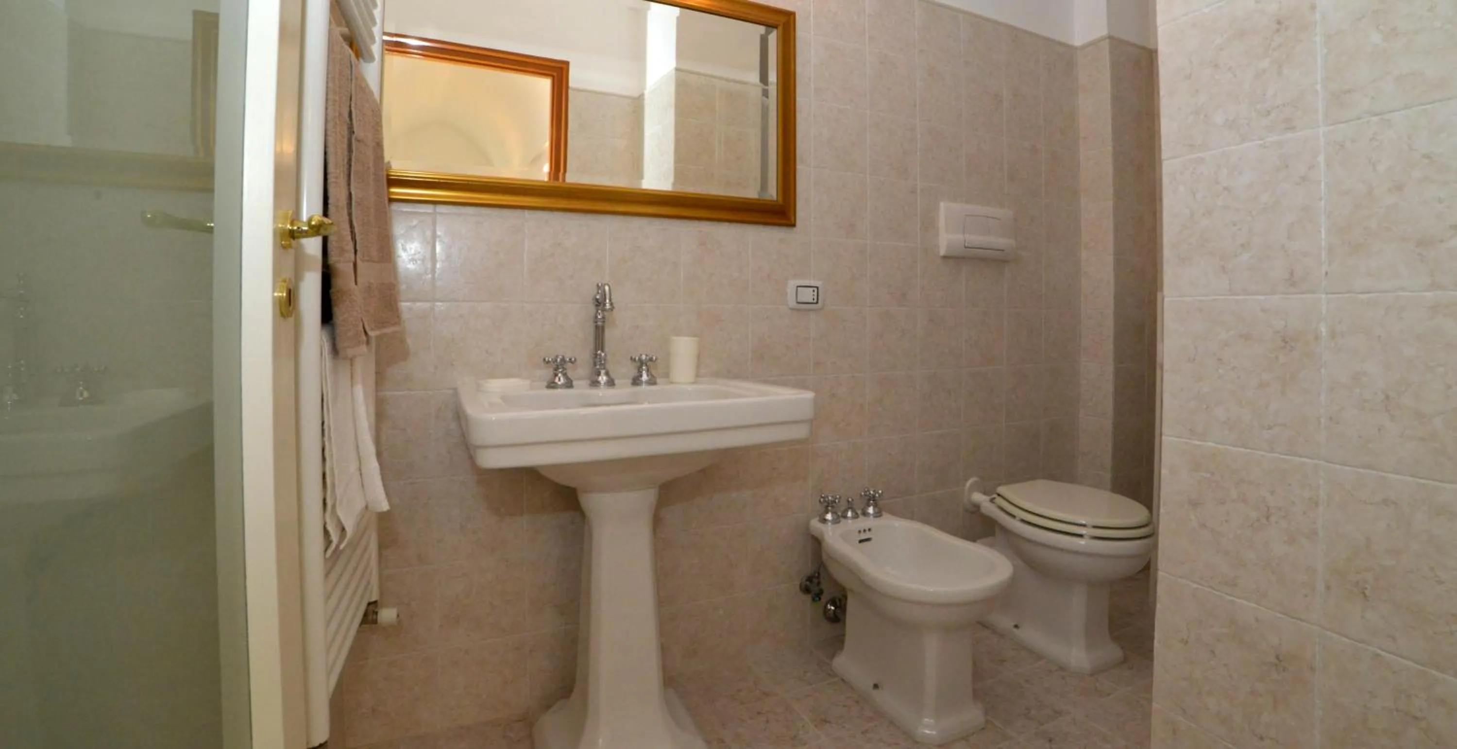 Shower in Casa Baldassarre