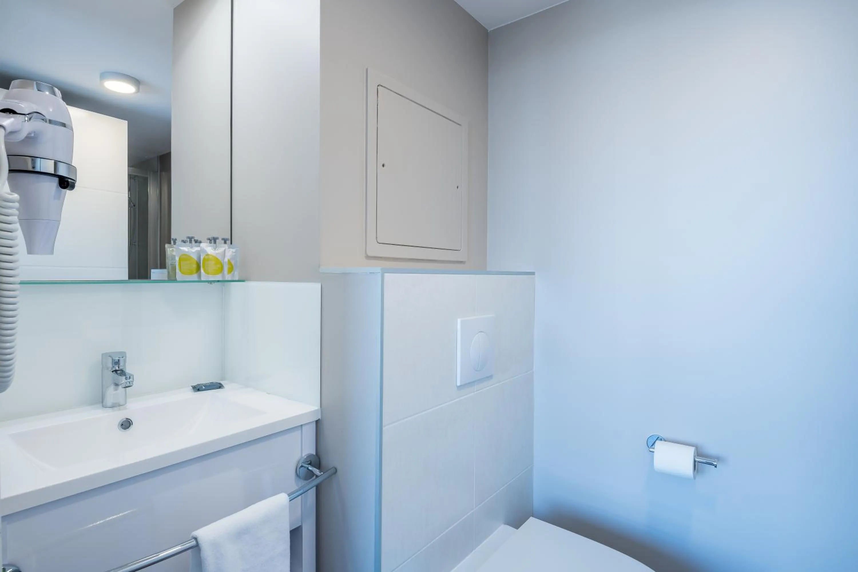 Bathroom in All Suites Appart Hôtel - Bordeaux Centre Gare