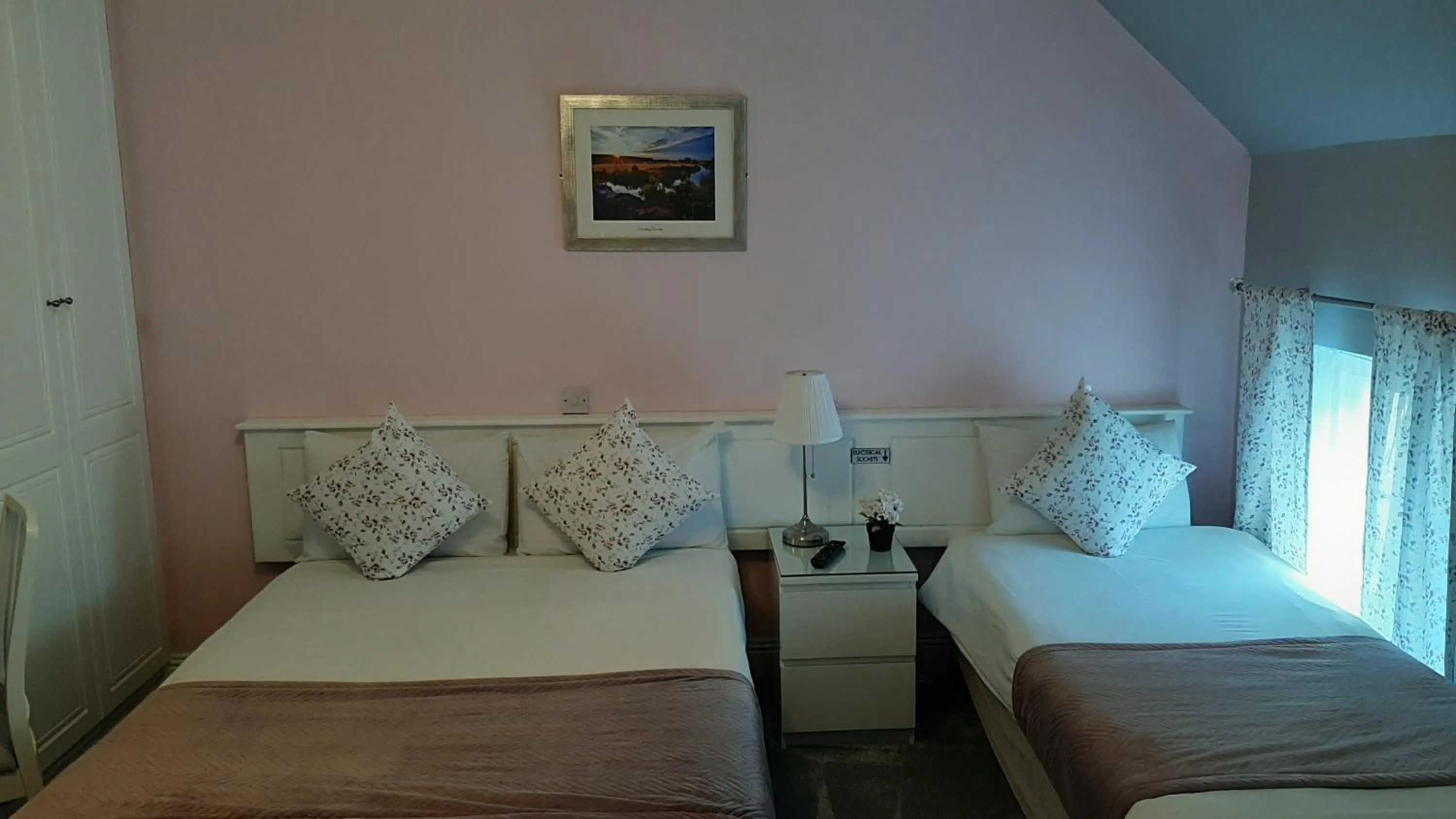 Bedroom, Bed in The 'Rafter's Gastropub