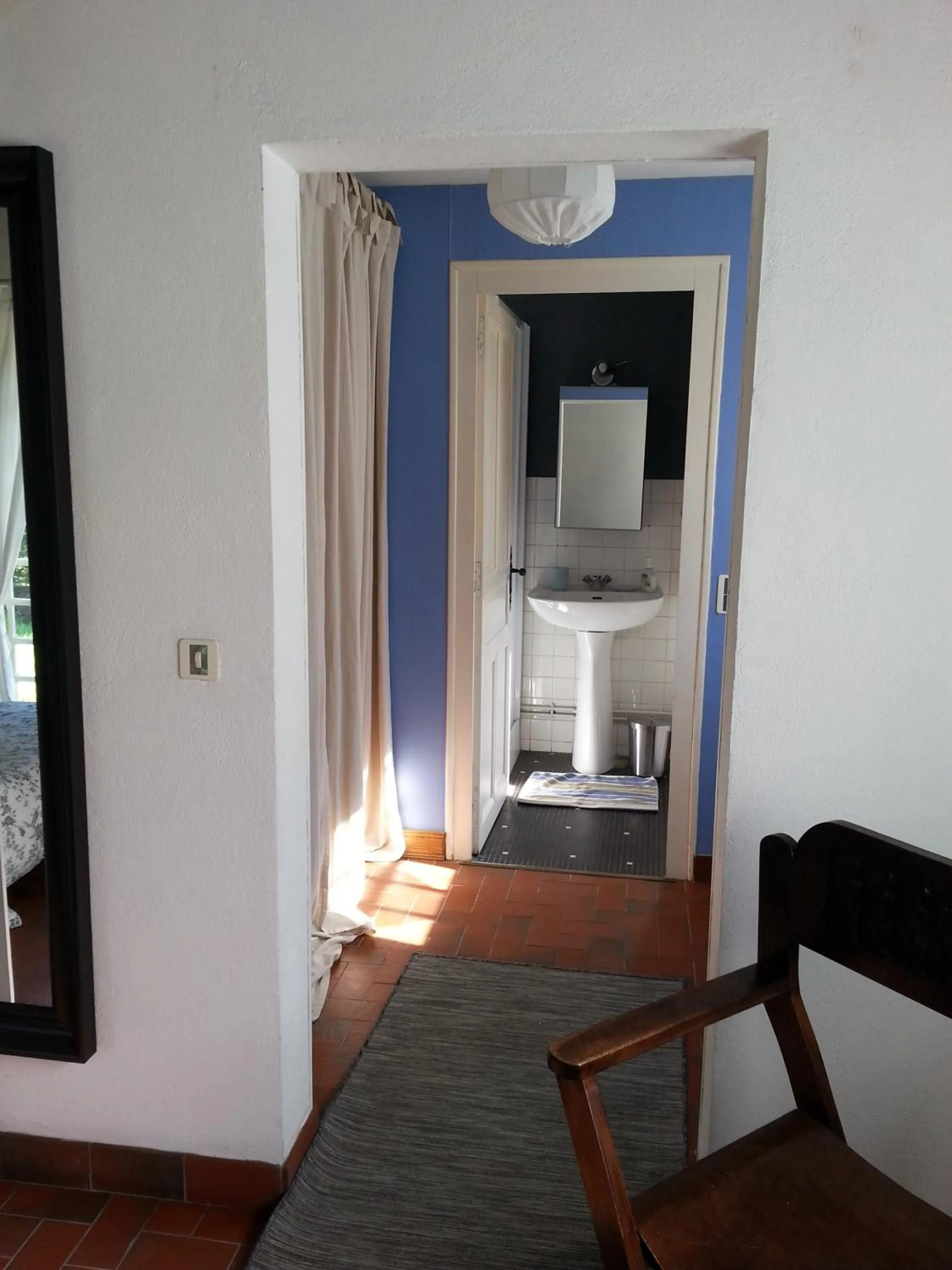 Shower, Bed in Maison d'hôtes Les Beaux Chenes