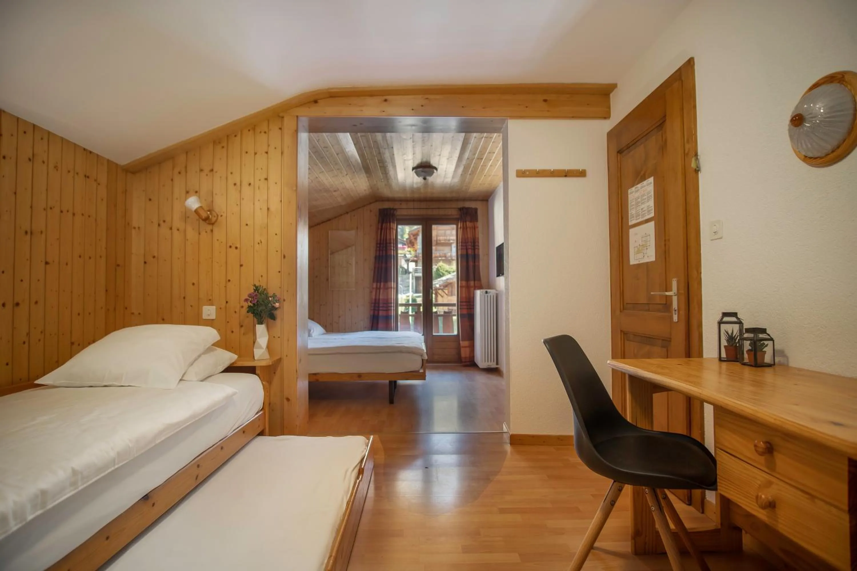 Photo of the whole room in Hotel la Rotonde