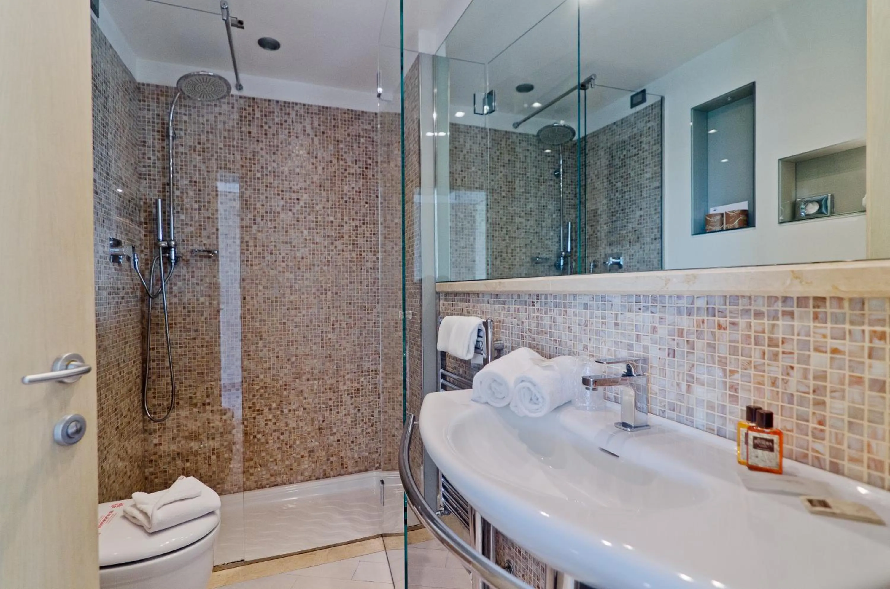 Shower in Hotel Riviera dei Fiori