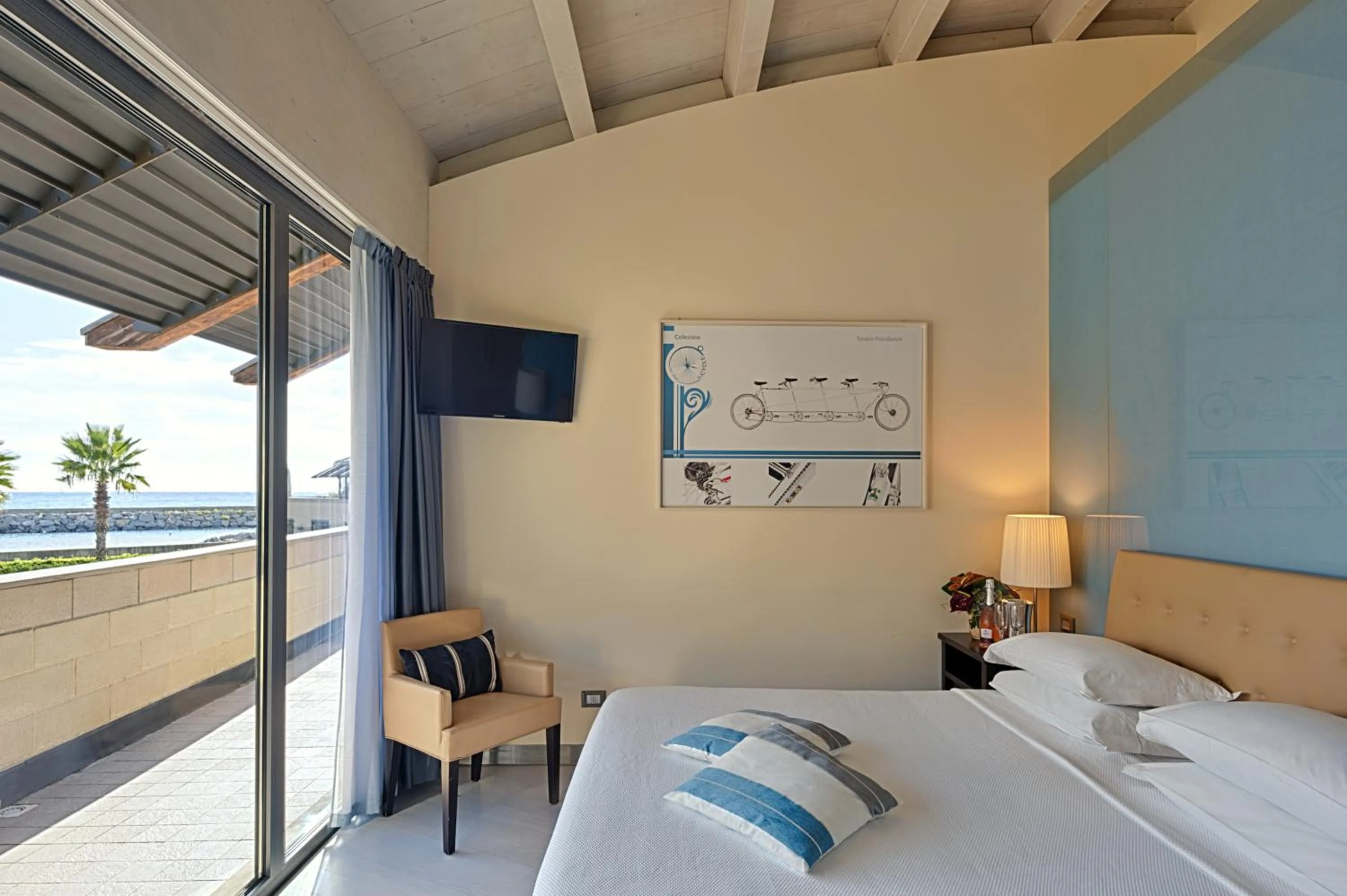 Photo of the whole room, Bed in Hotel Riviera dei Fiori