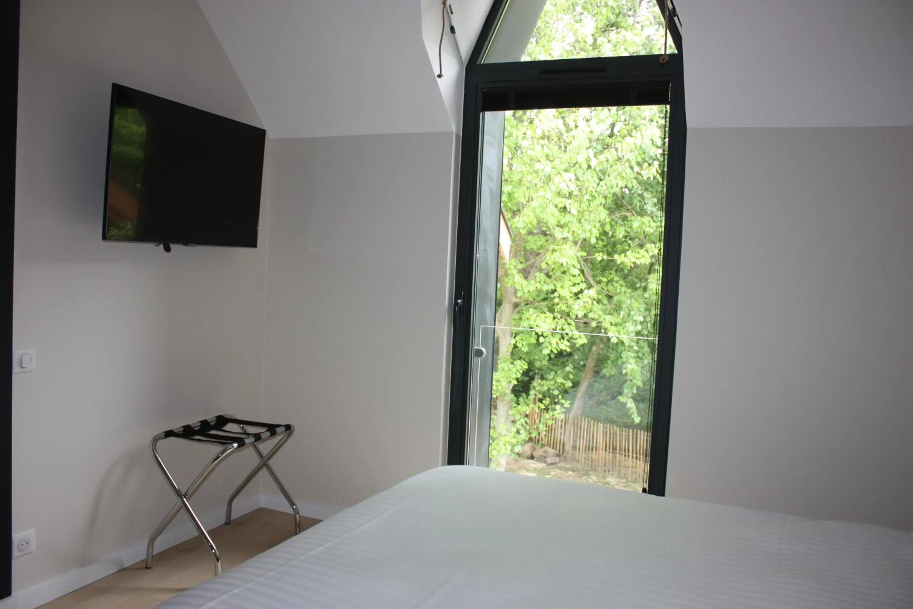 Bedroom, Bed in La Ferme Blanche, The Originals Relais