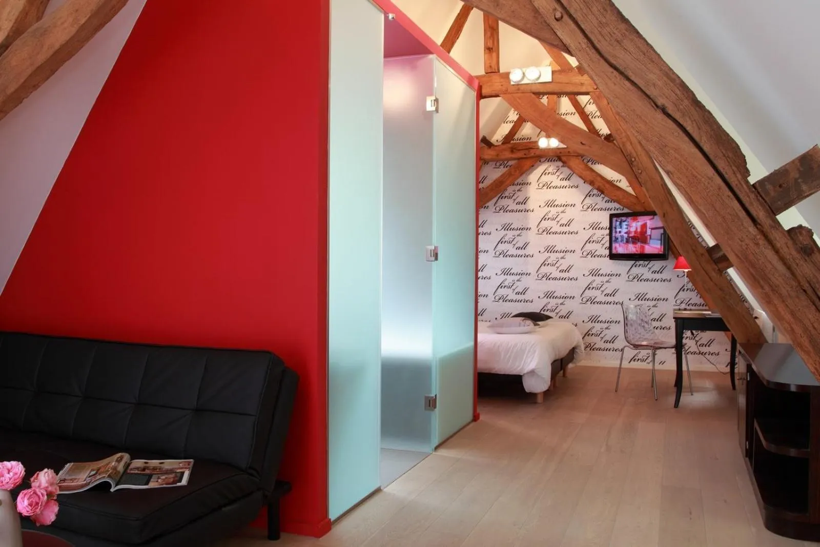 Photo of the whole room, Bed in La Ferme Blanche, The Originals Relais