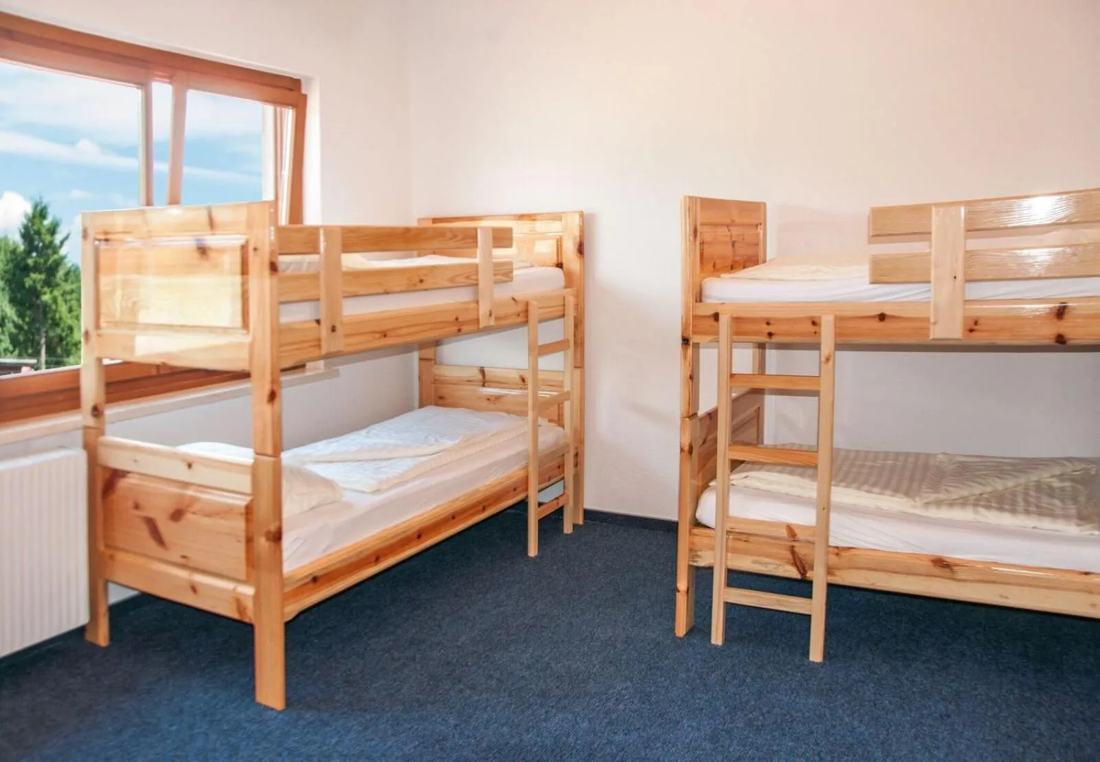 Bed in 8-Bed Dormitory Room with Shared Bathroom in Gasthaus Pension Goldeck