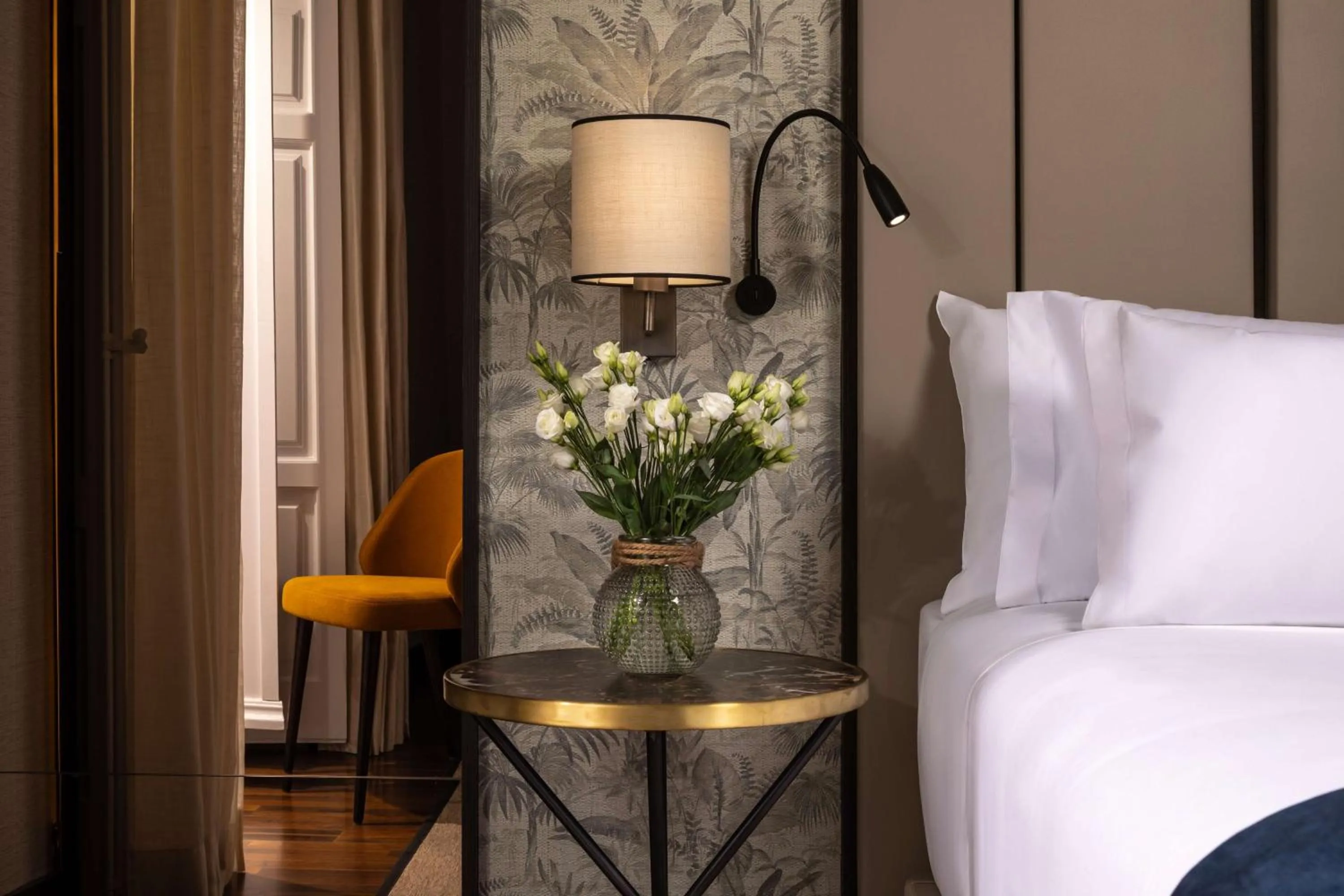 Photo of the whole room, Bed in NH Collection Madrid Palacio de Tepa