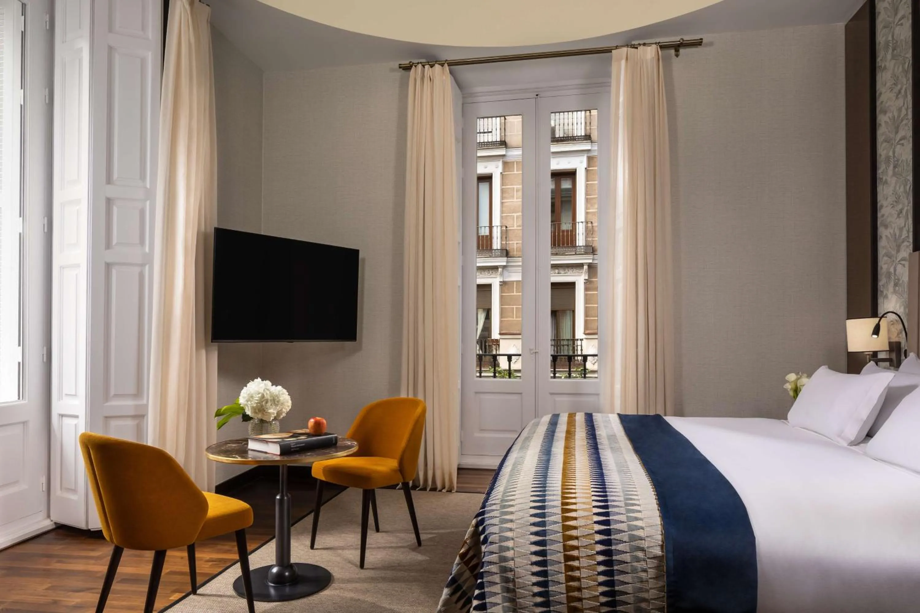 Photo of the whole room, Bed in NH Collection Madrid Palacio de Tepa