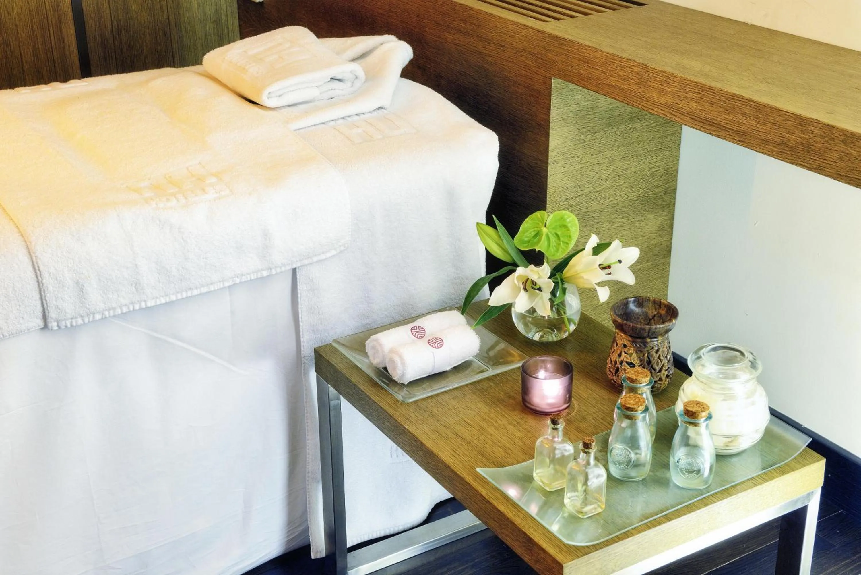 Spa and wellness centre/facilities, Bed in NH Collection Madrid Palacio de Tepa