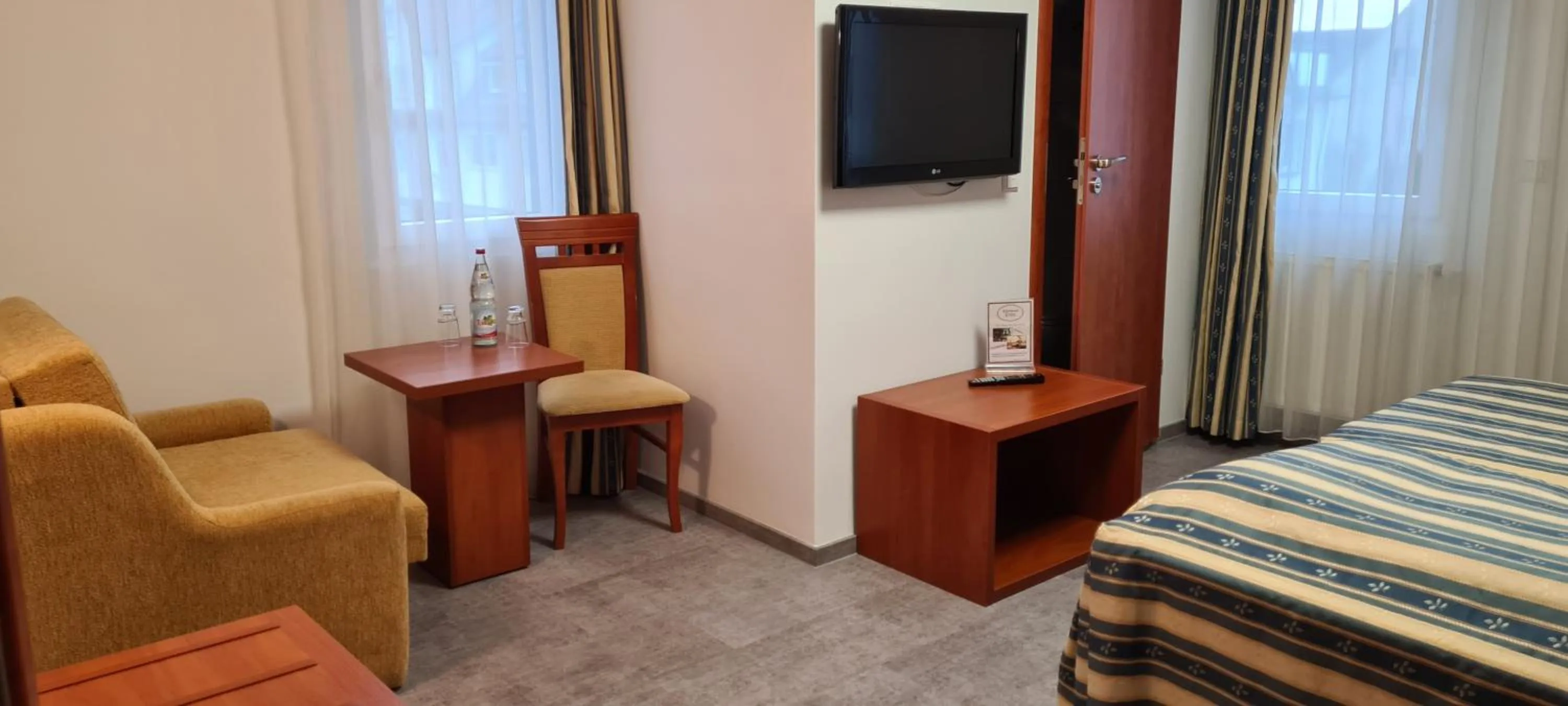 TV and multimedia, Bed in M-A-S-Hotel