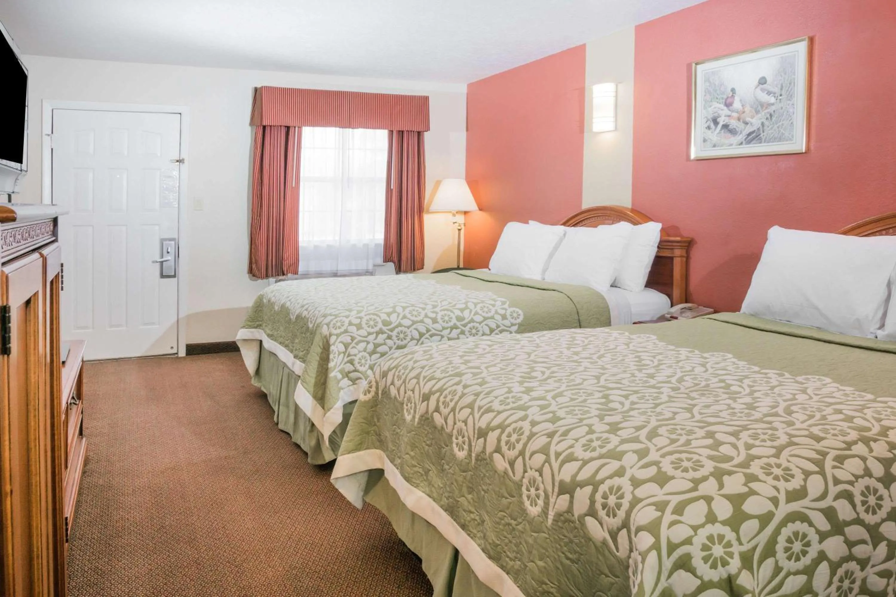 Photo of the whole room, Bed in Days Inn by Wyndham Bastrop