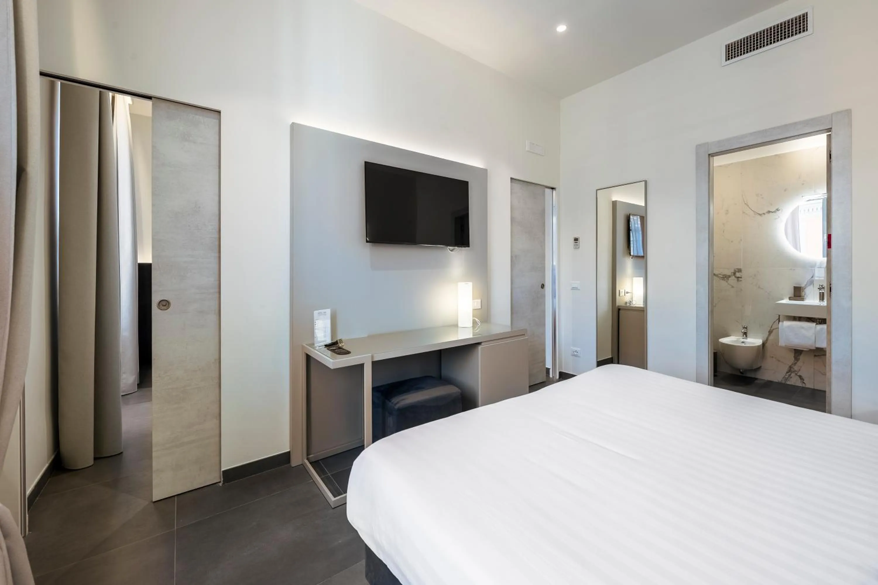 Bed in Hotel California