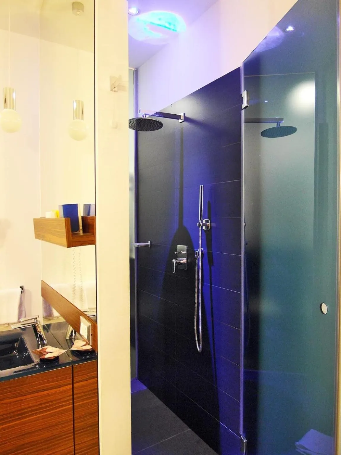 Shower in Hotel California