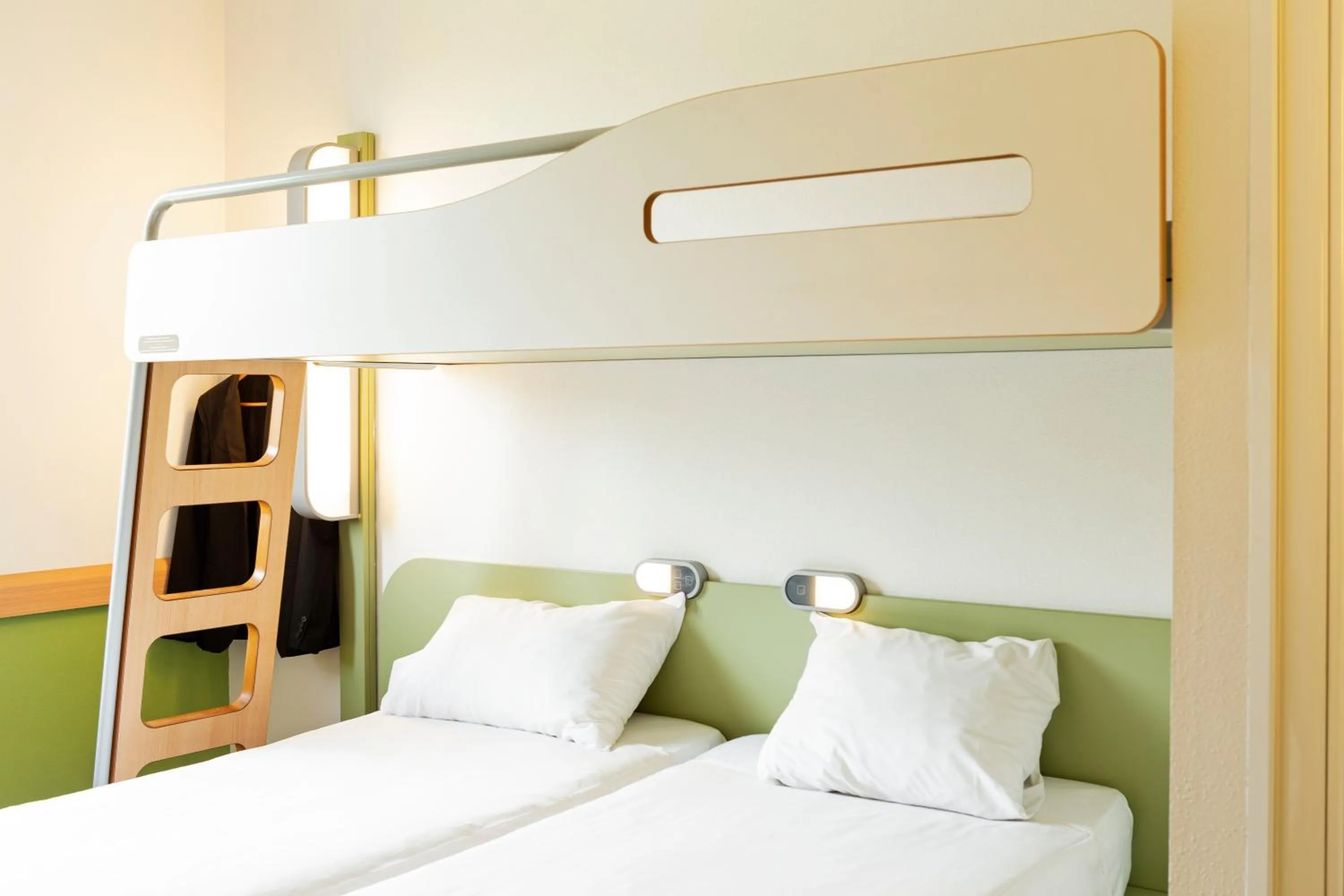 Bedroom, Bed in Ibis Budget Oviedo