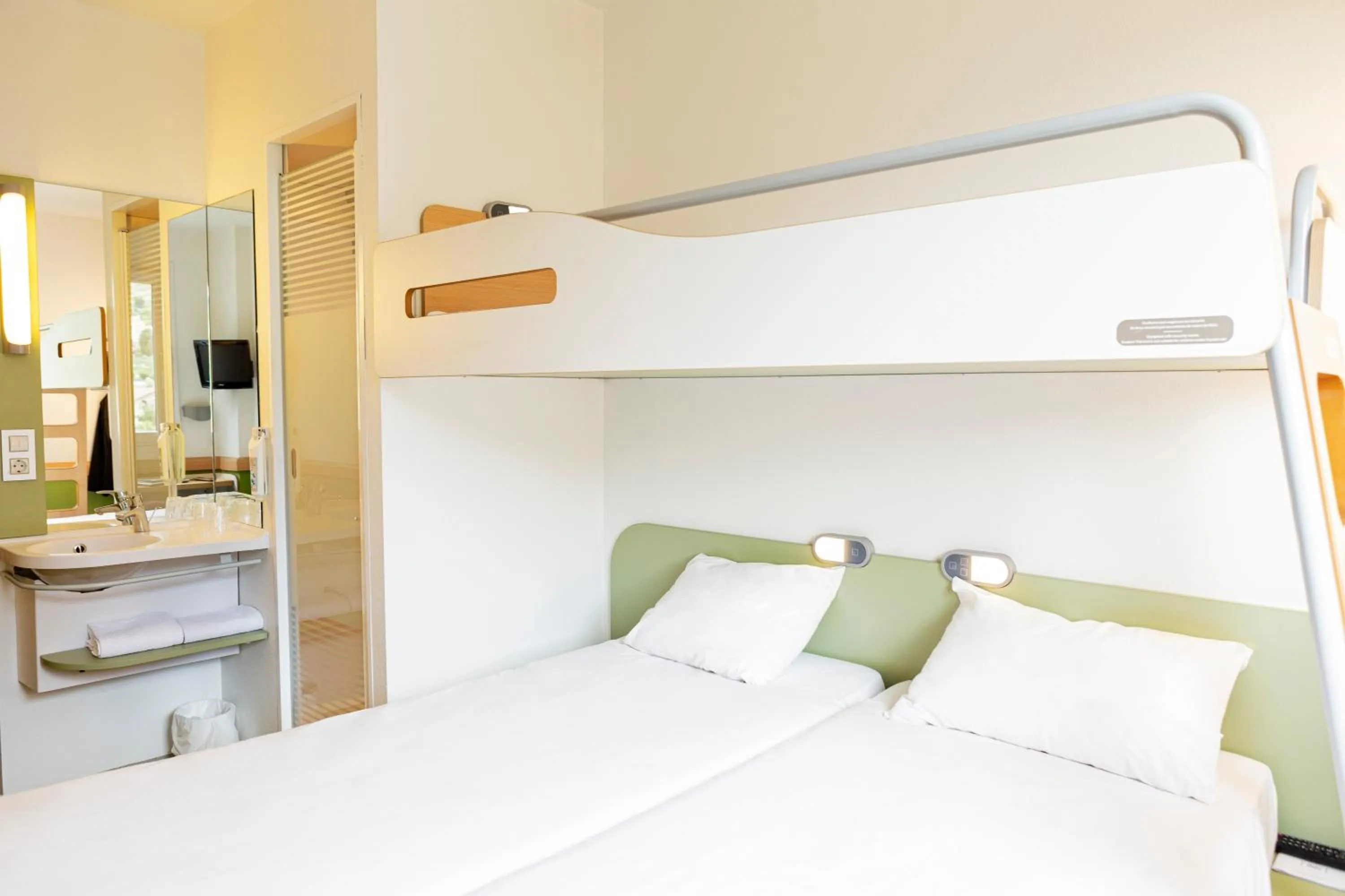 Bed in Ibis Budget Oviedo