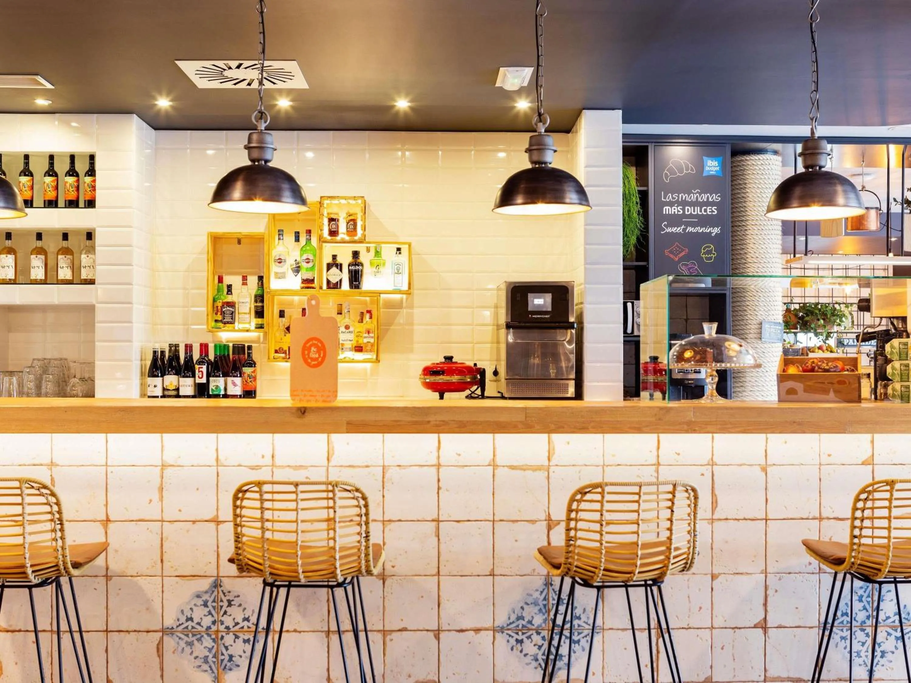 Restaurant/places to eat in Ibis Budget Oviedo