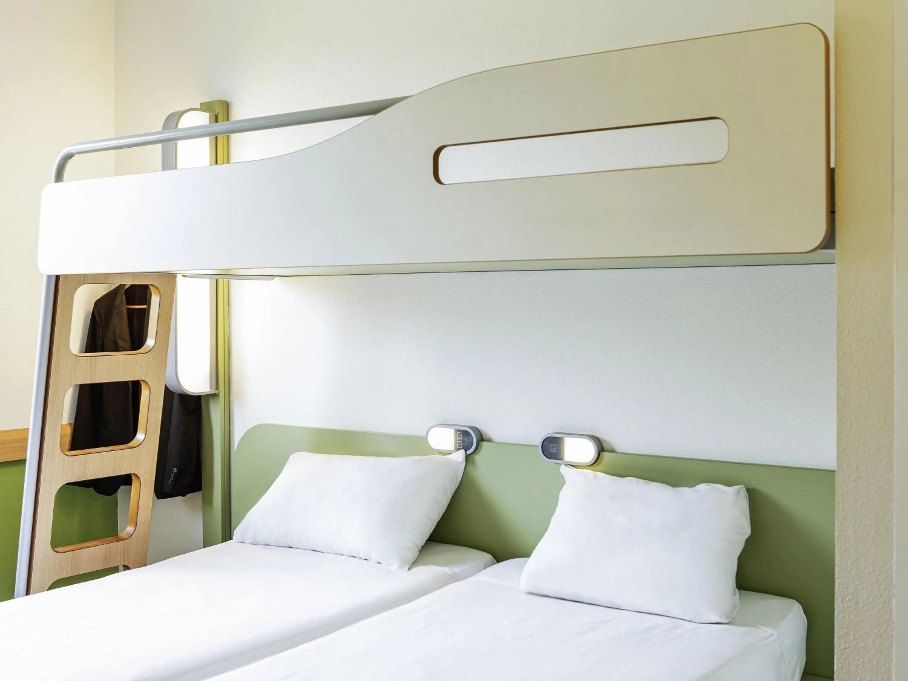 Bedroom, Bed in Ibis Budget Oviedo