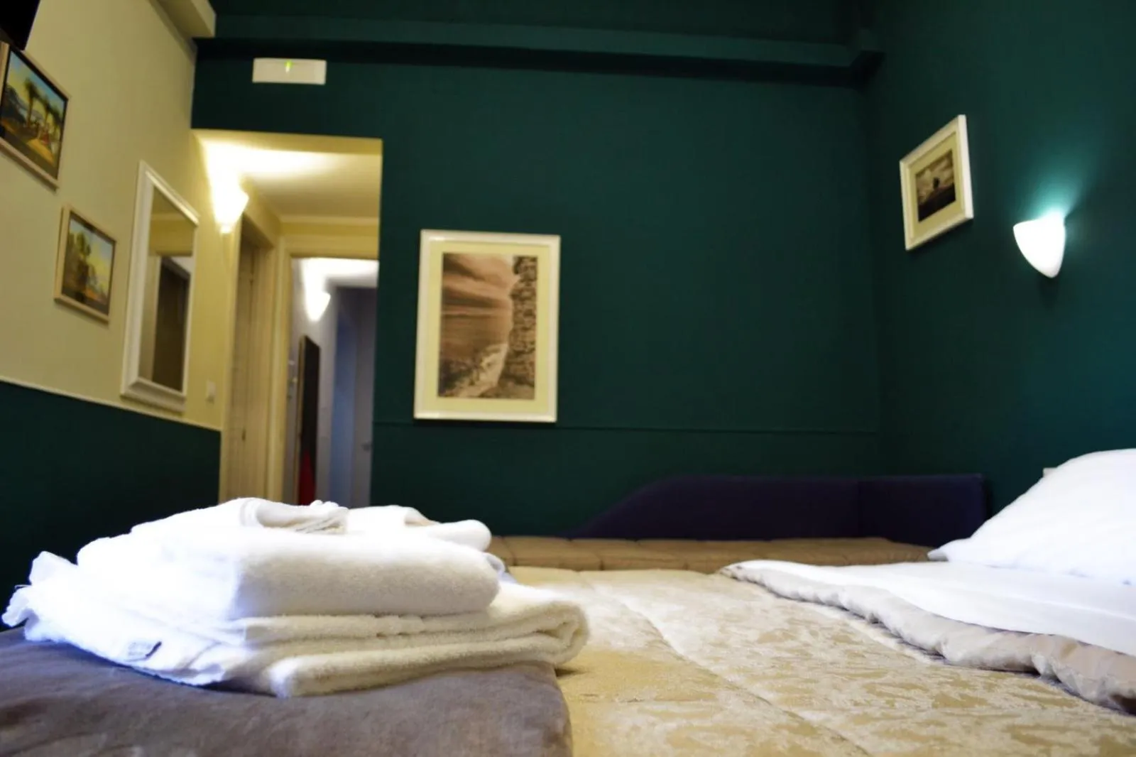 Bed in Il Viaggio di Dante Historical Center