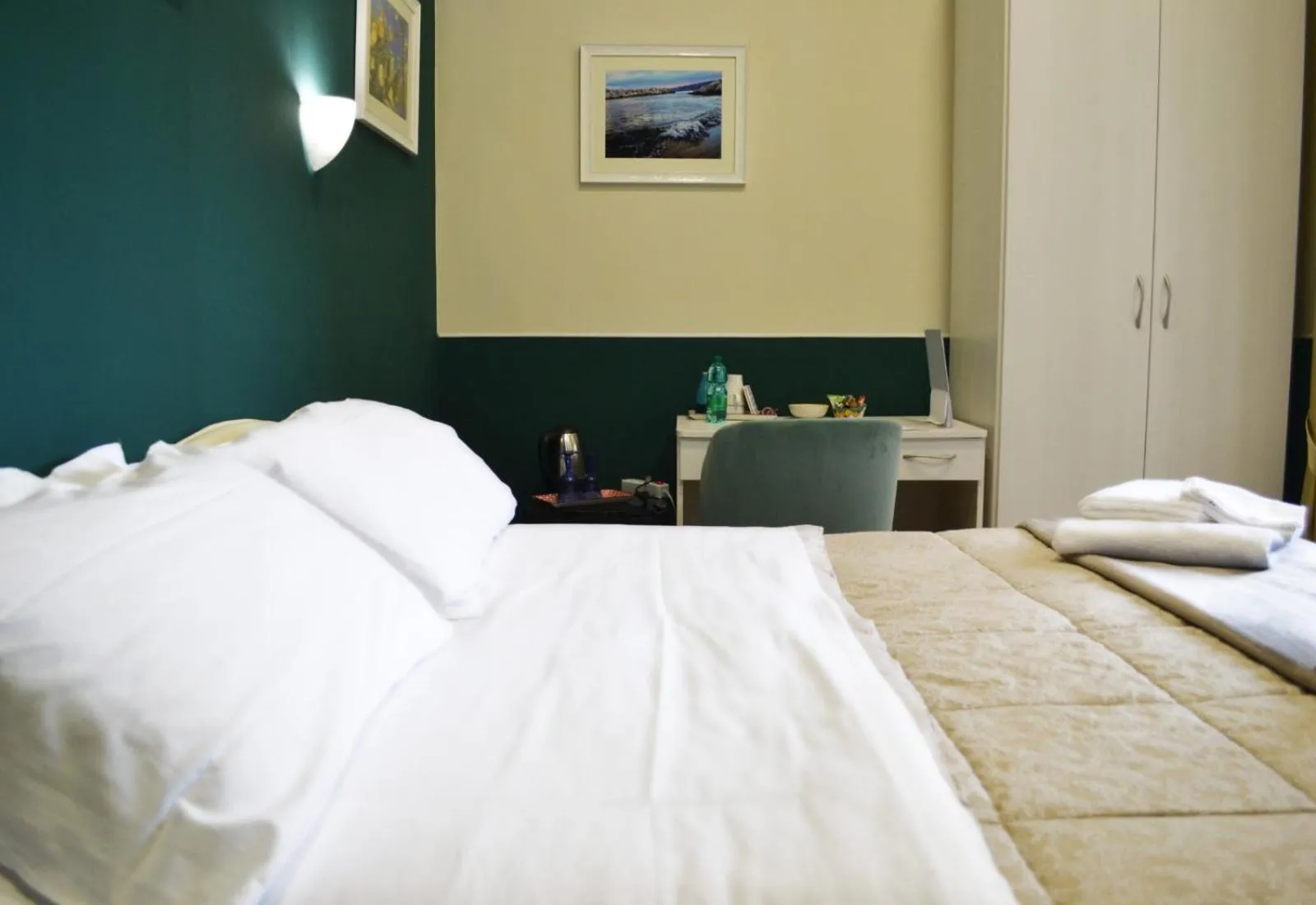 Bed in Il Viaggio di Dante Historical Center