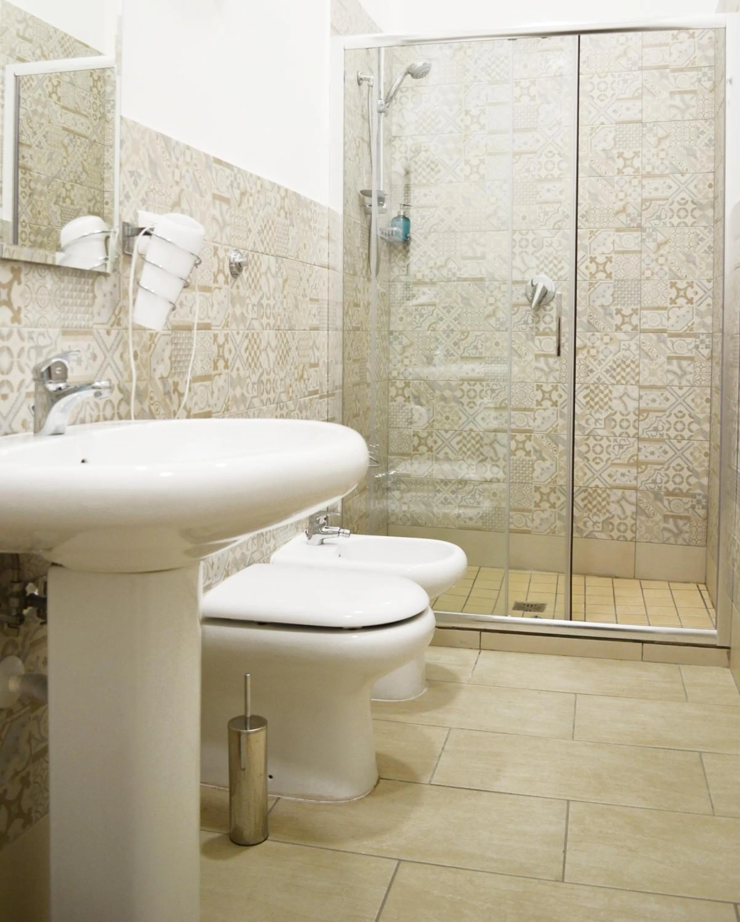 Bathroom in Il Viaggio di Dante Historical Center