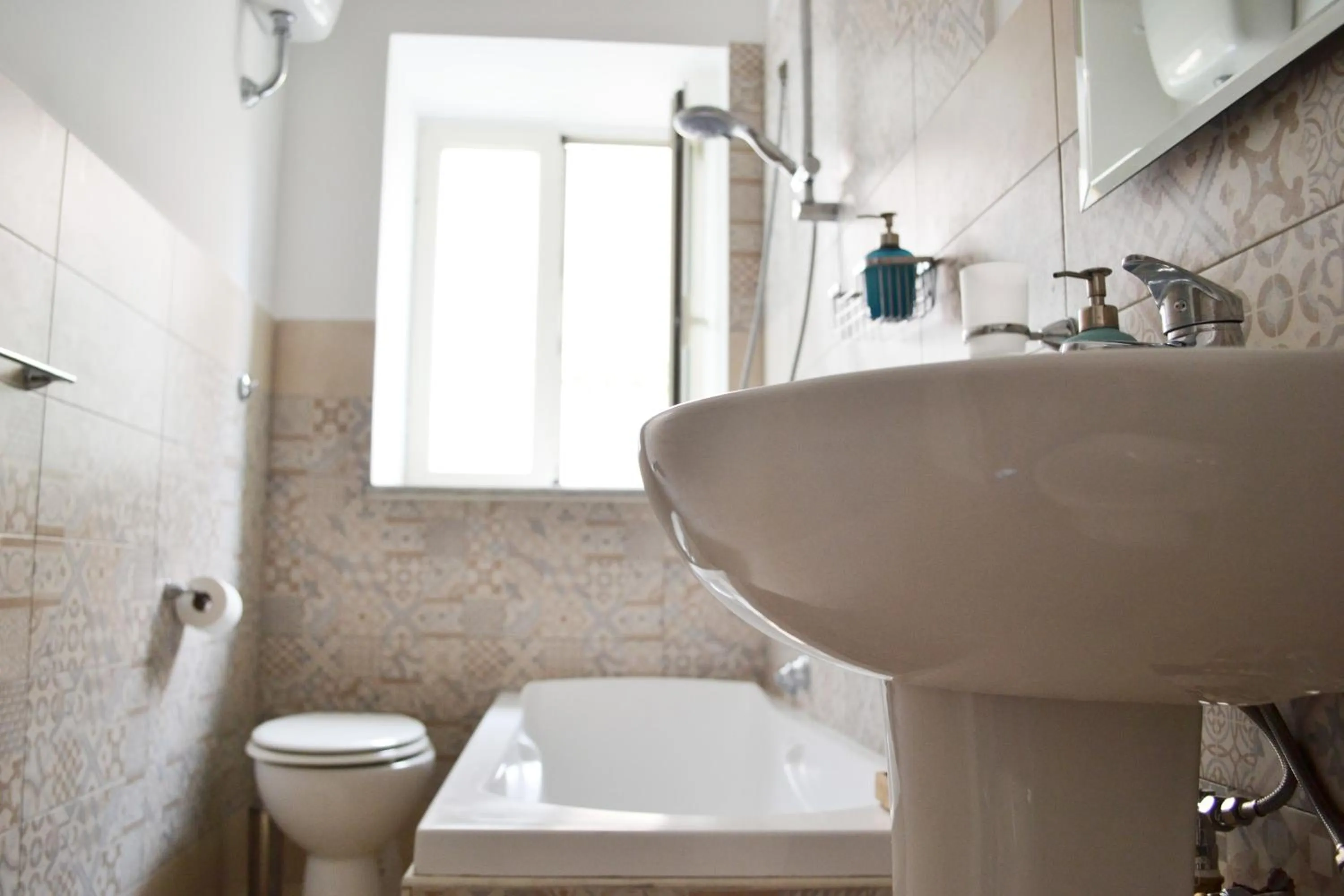 Bathroom in Il Viaggio di Dante Historical Center