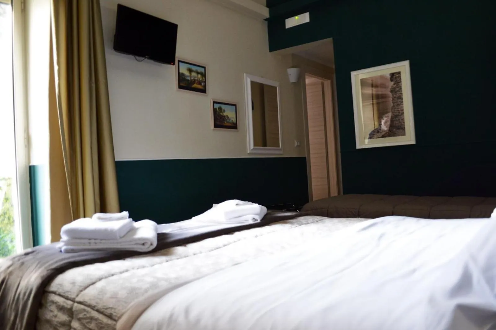 Bed in Il Viaggio di Dante Historical Center