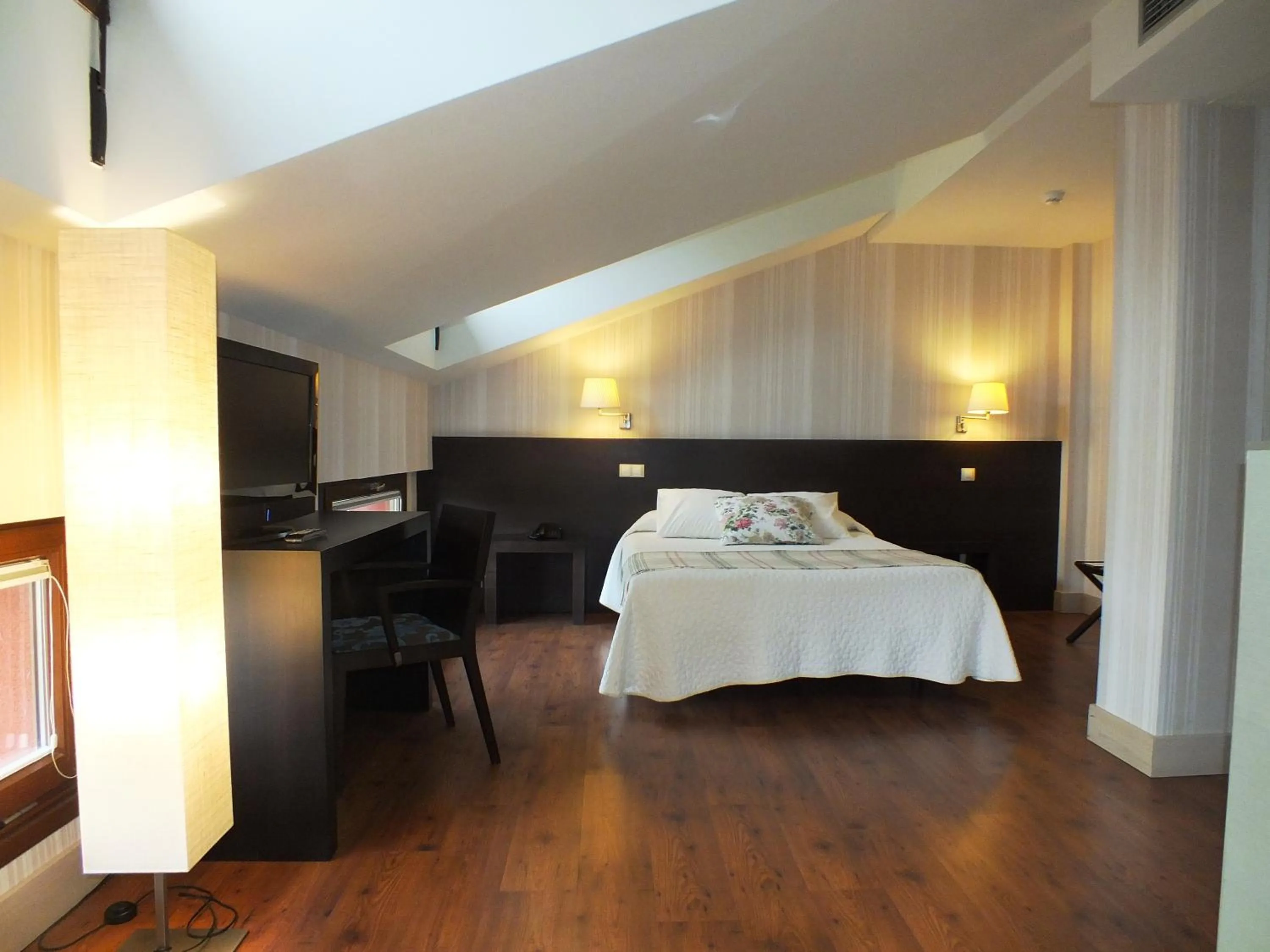 Bedroom, Bed in Hotel Puerta del Arco