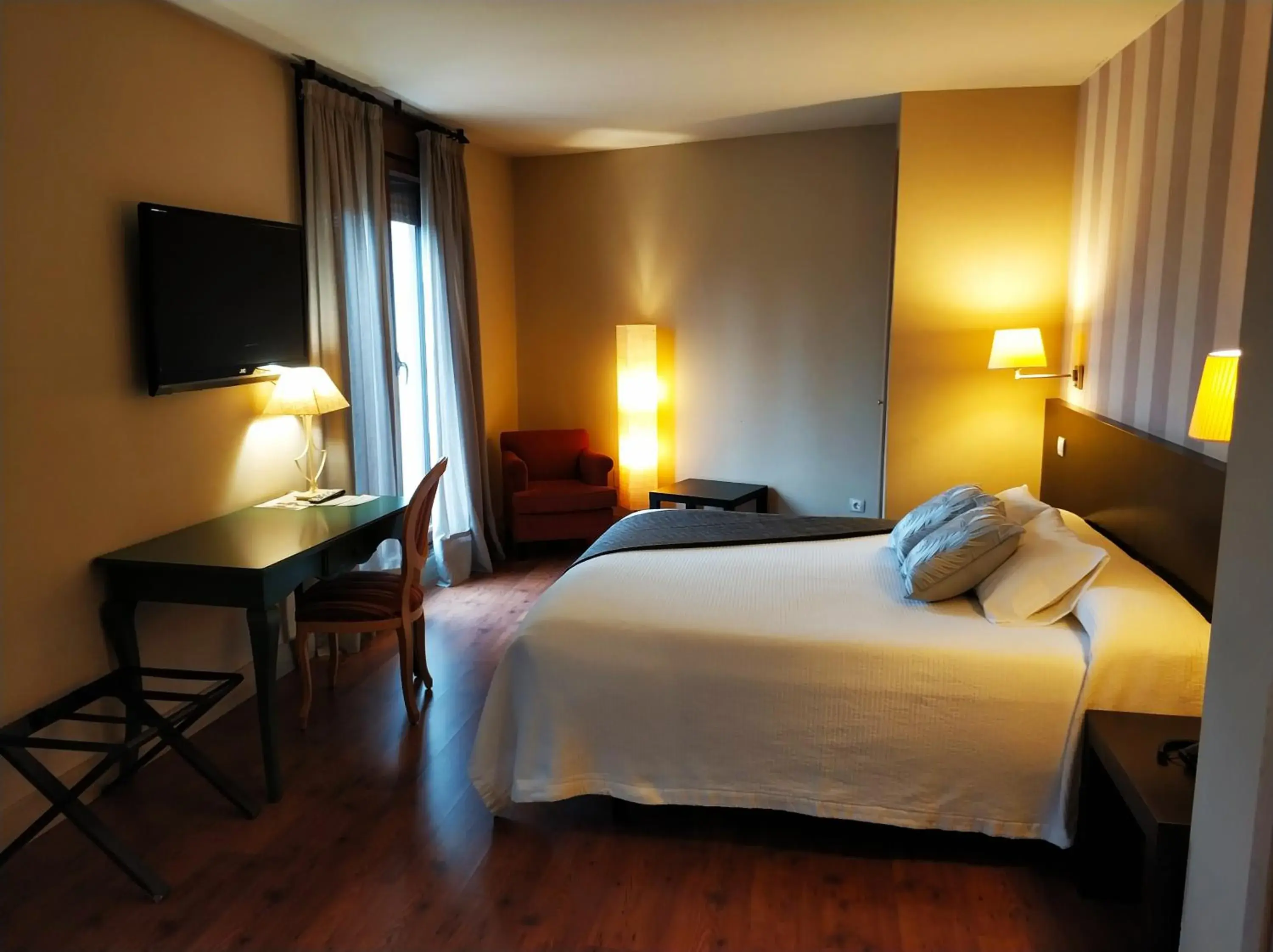 Superior Double Room with Spa Bath in Hotel Puerta del Arco Superior Double Room with Spa Bath in Hotel Puerta del Arco