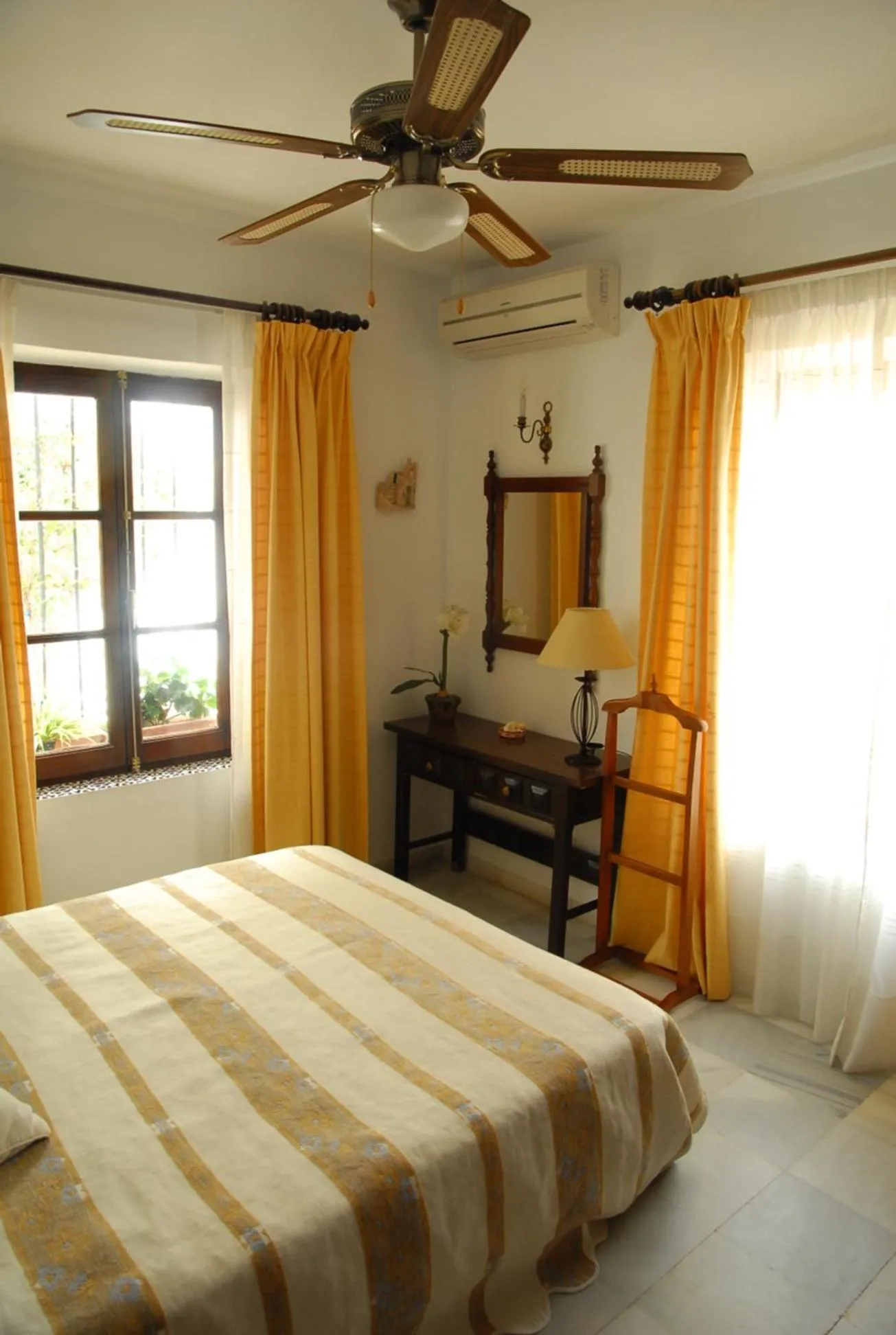 Bed in Mijas Pueblo Apartment