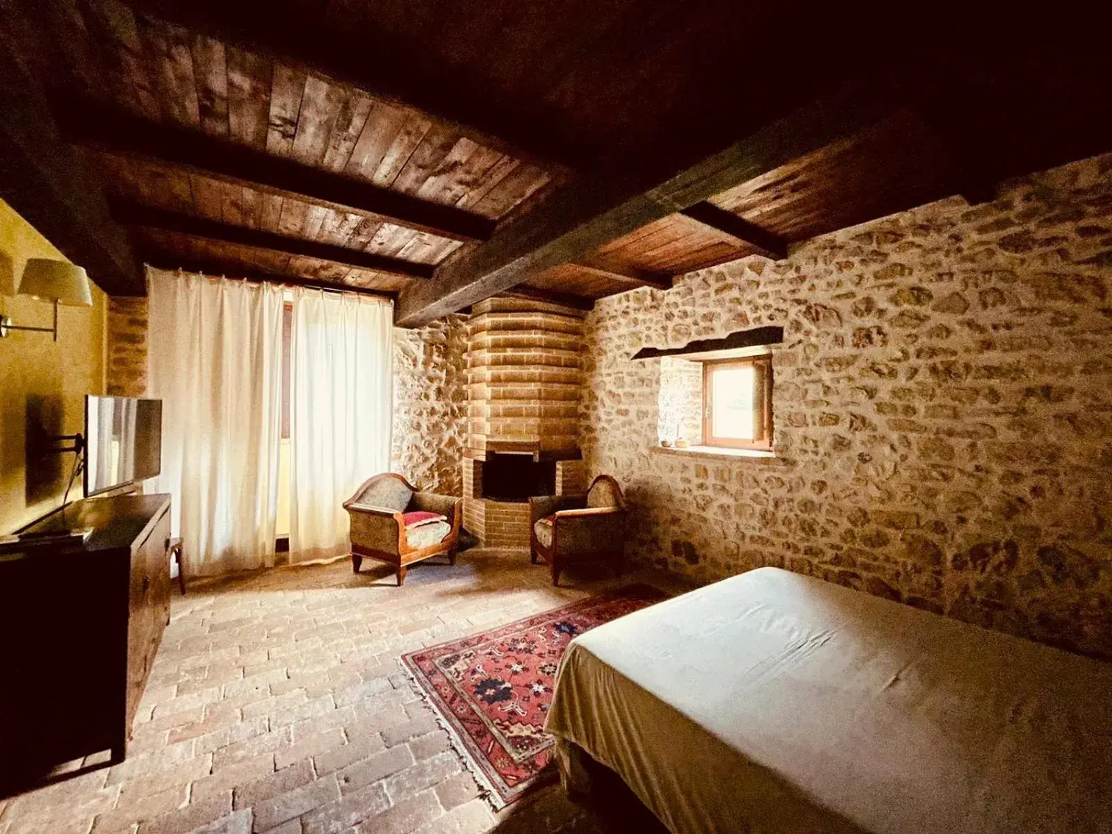 Deluxe Double Room with Bath in Agriturismo Casale Montebello Deluxe Double Room with Bath in Agriturismo Casale Montebello