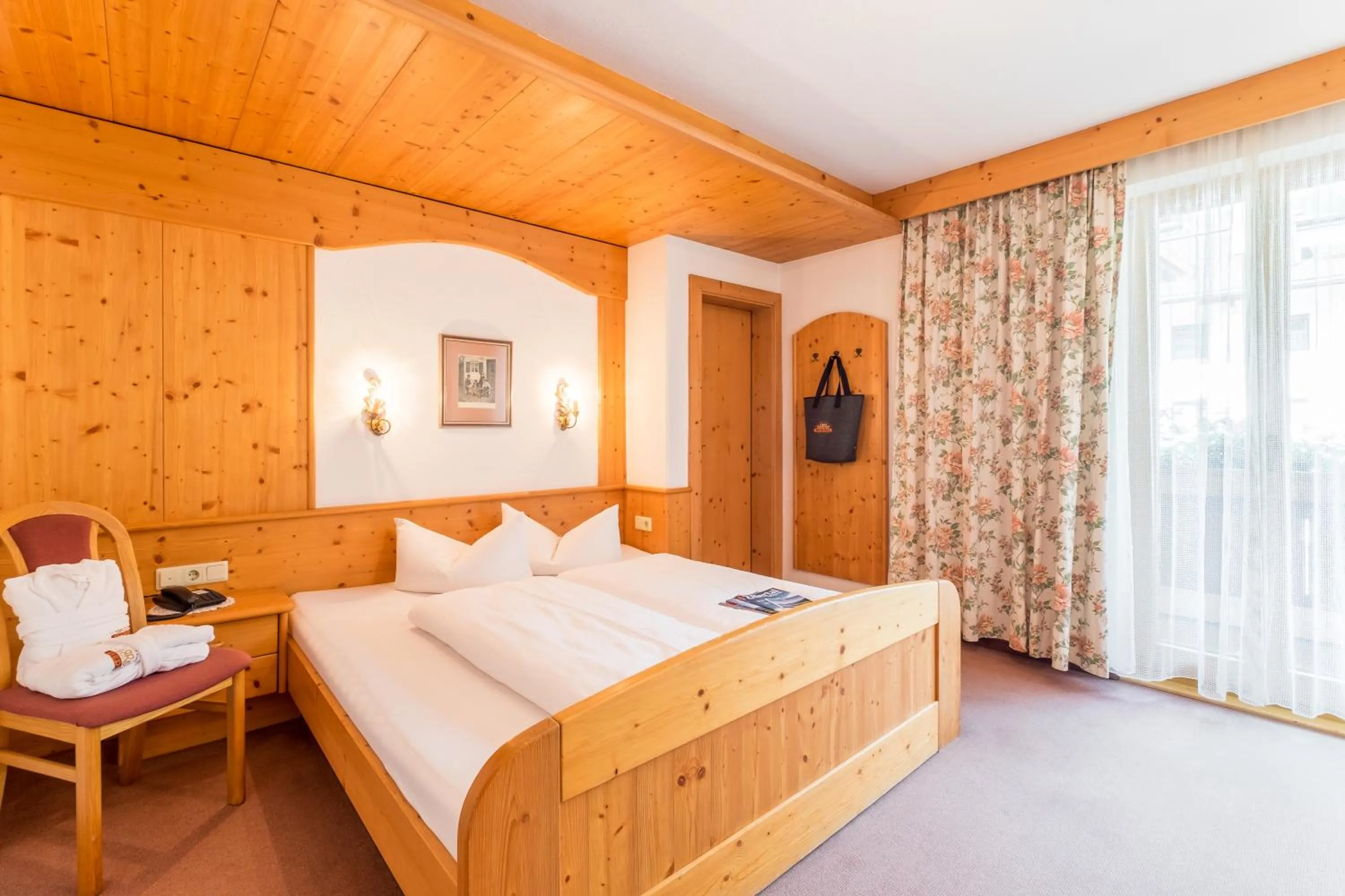 Bed in Hotel Riedl im Zillertal