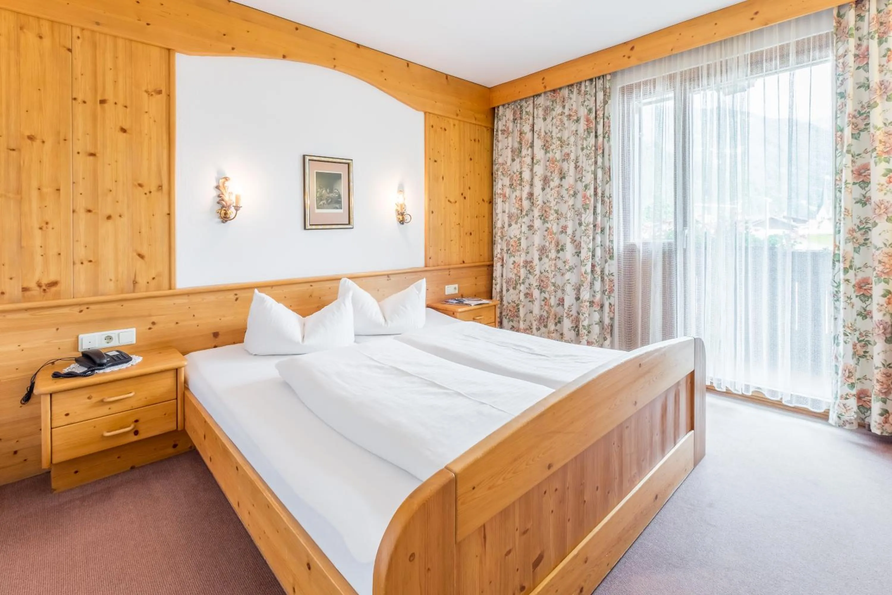 Bedroom, Bed in Hotel Riedl im Zillertal