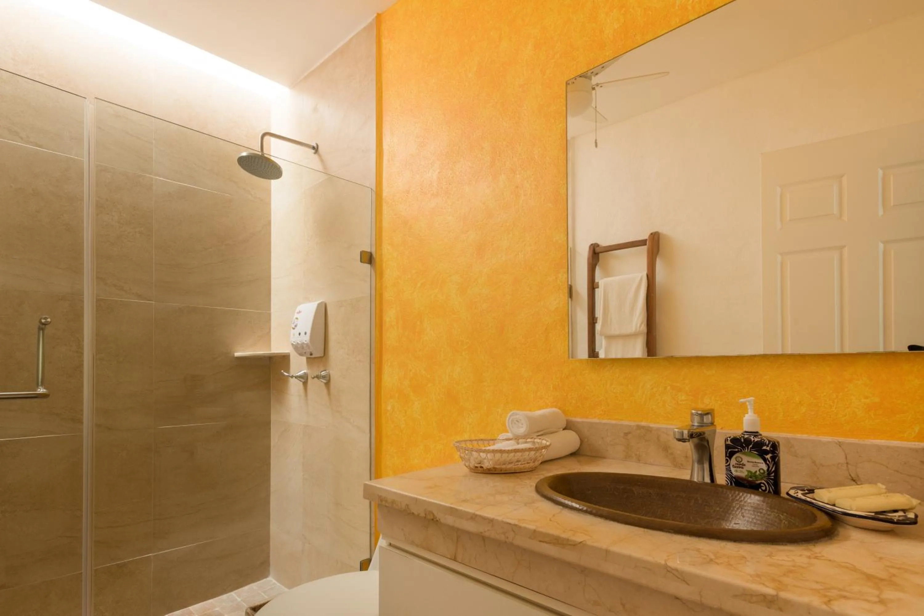 Bathroom in Casa Lotería -Pueblito Sayulita- Colorful, Family and Relax Experience with Private Parking and Pool