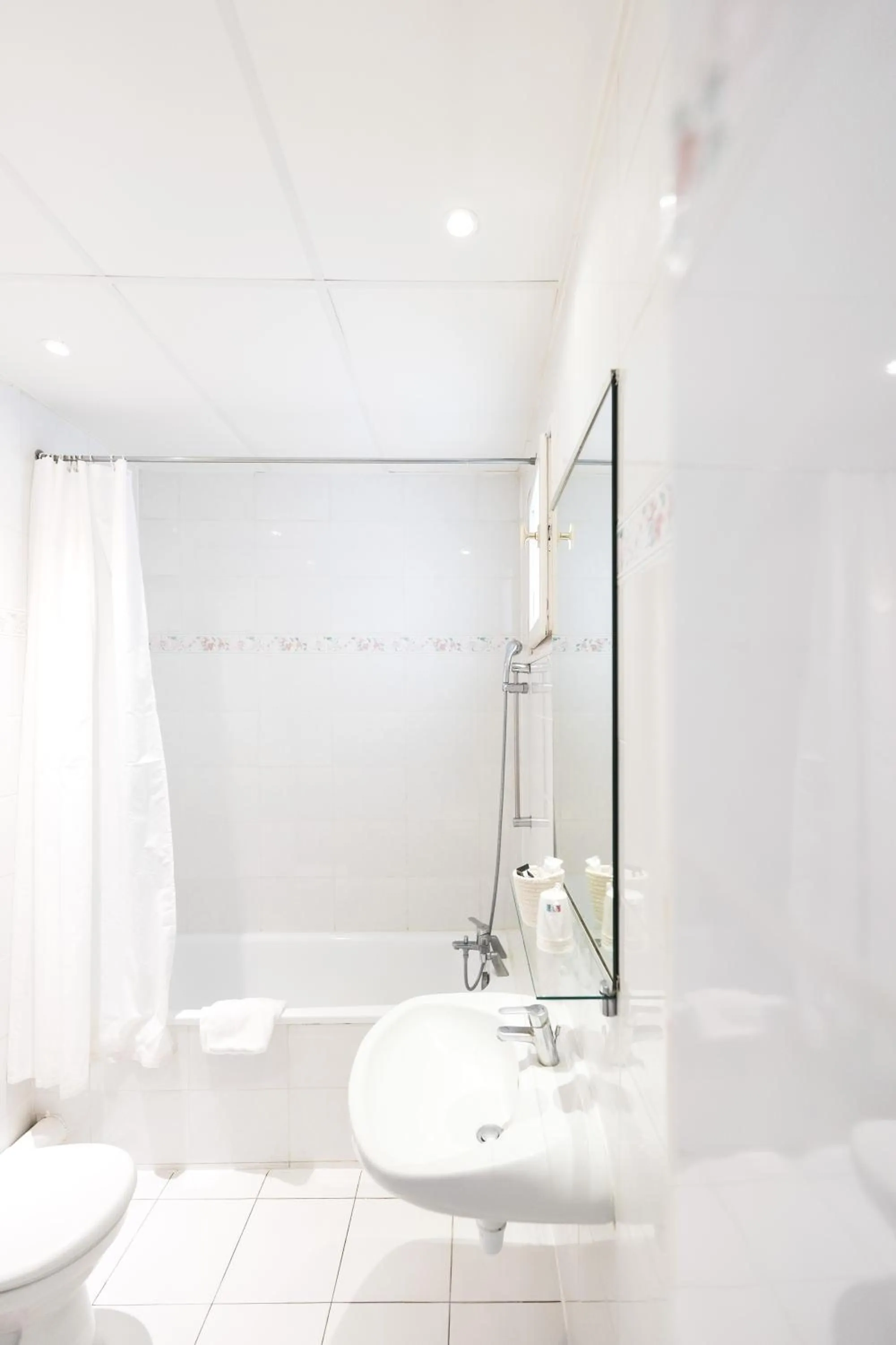 Bathroom in Hotel Corona -Rodier-