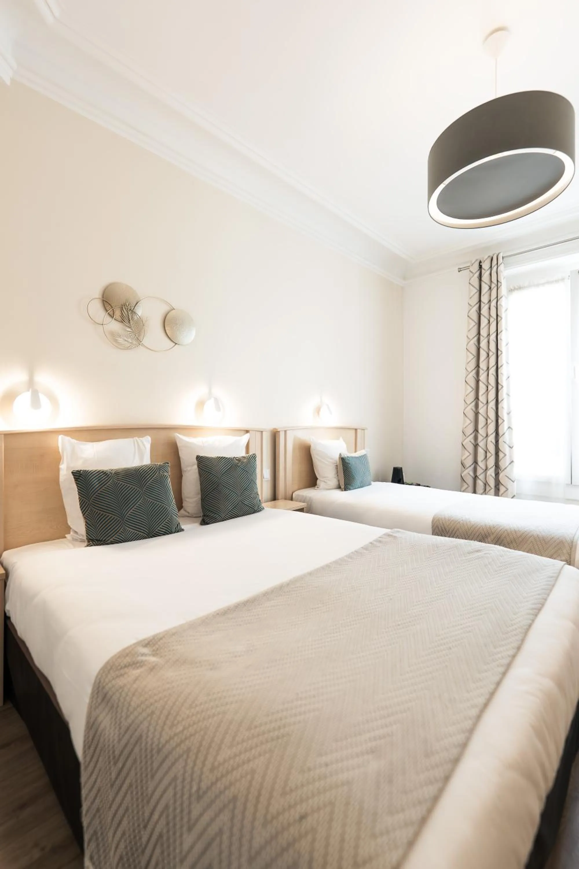 Photo of the whole room, Bed in Hotel Corona -Rodier-