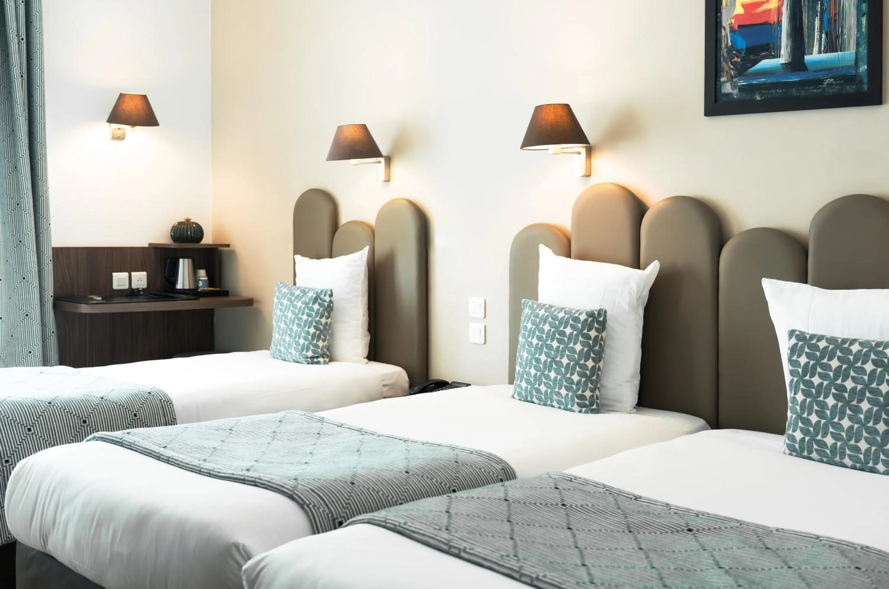 Photo of the whole room, Bed in Hotel Corona -Rodier-